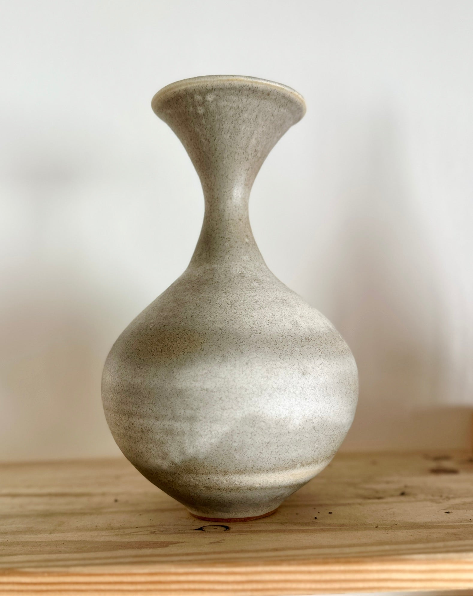 Gray/beige flared bottleneck no. 30