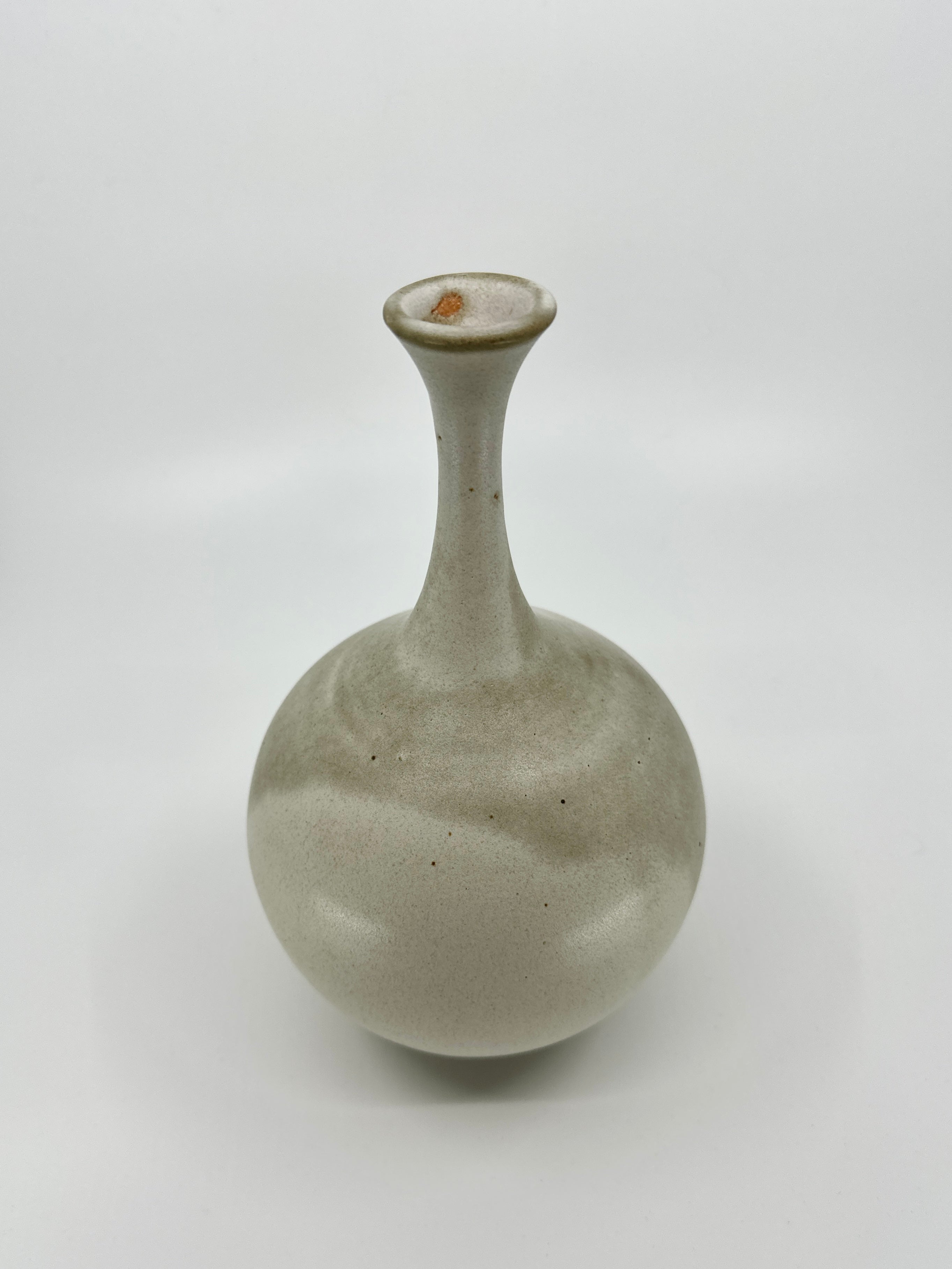 Gray/beige bottleneck no. 27