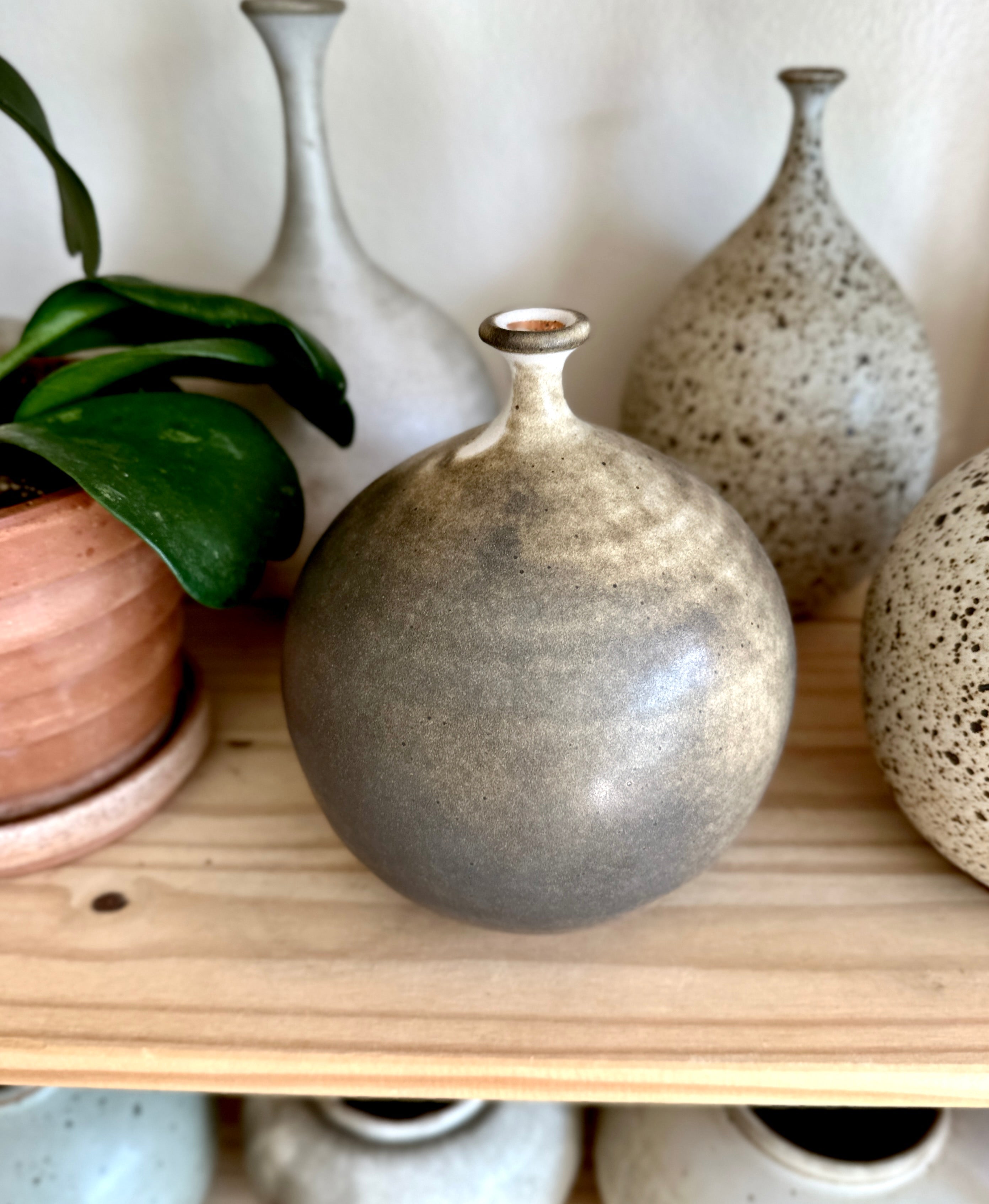 Gray/brown little neck vessel no. 33