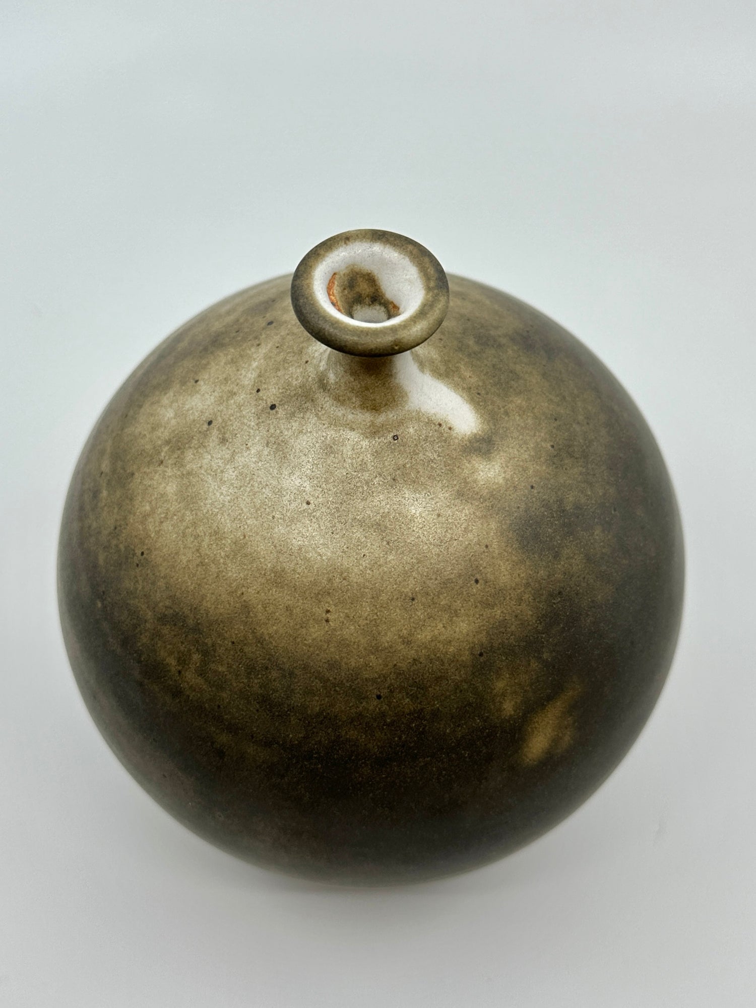 Gray/brown little neck vessel no. 33
