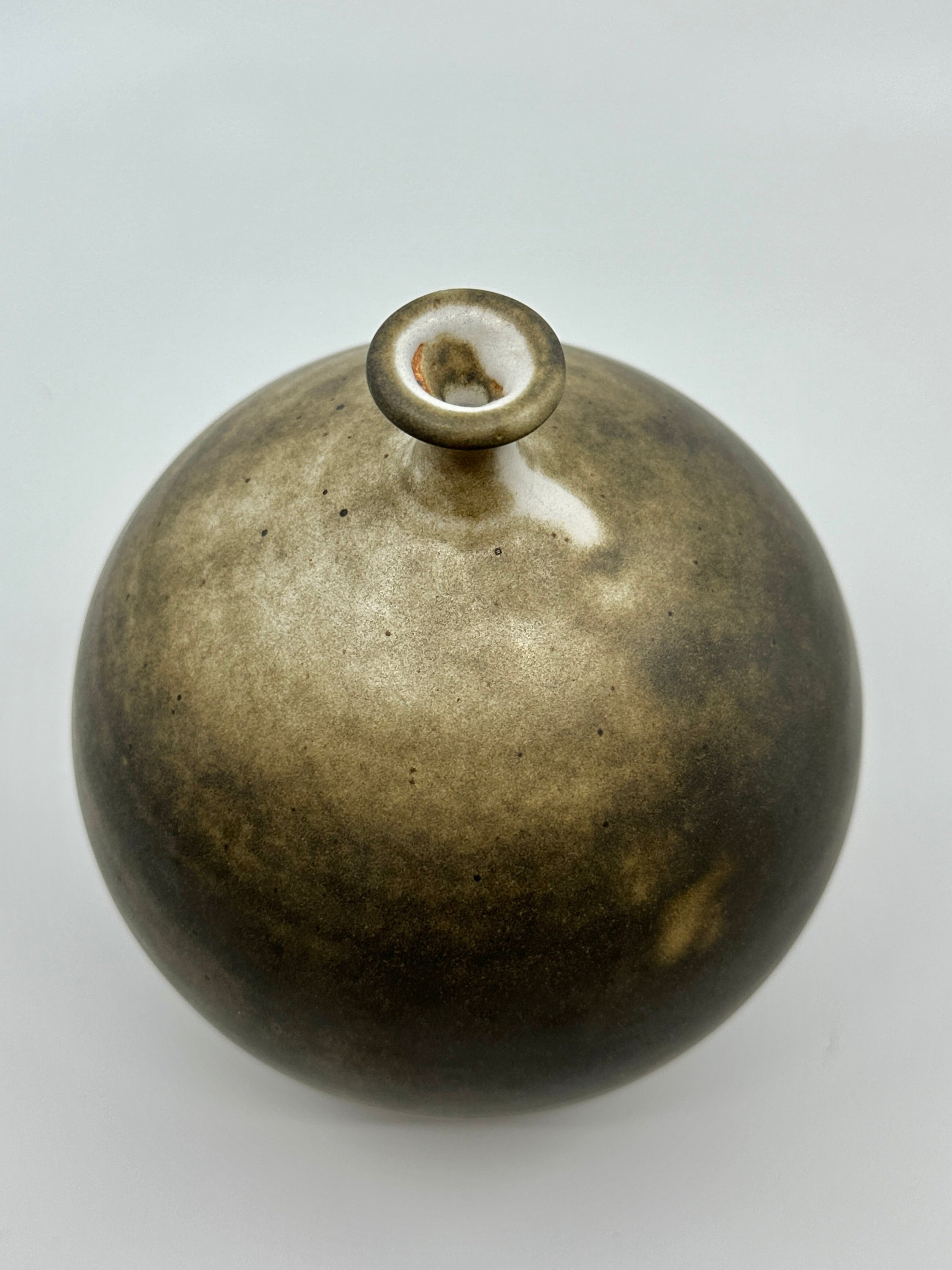 Gray/brown little neck vessel no. 33