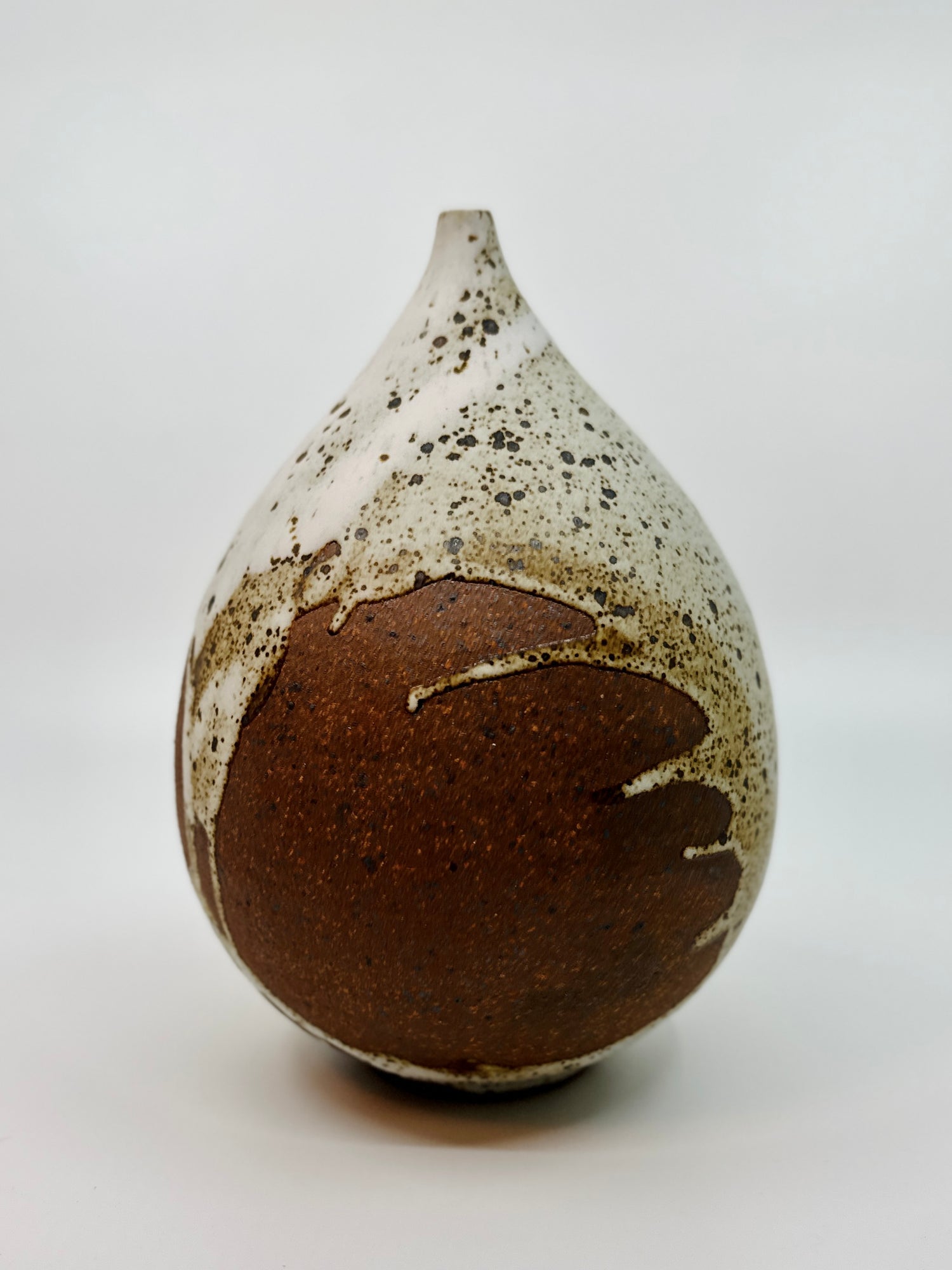 White glaze on dark clay no. 39