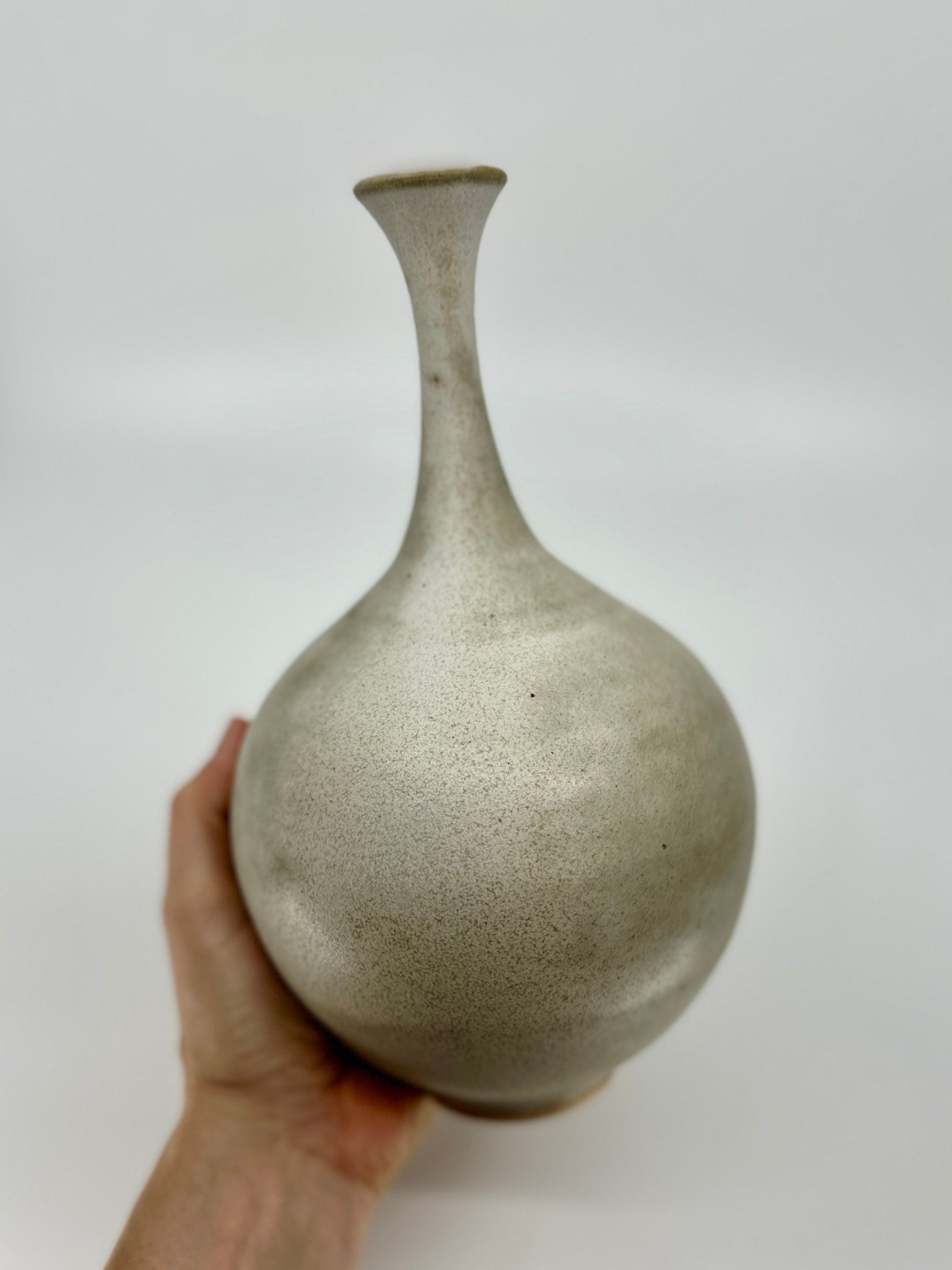 Gray/beige bottleneck no. 27
