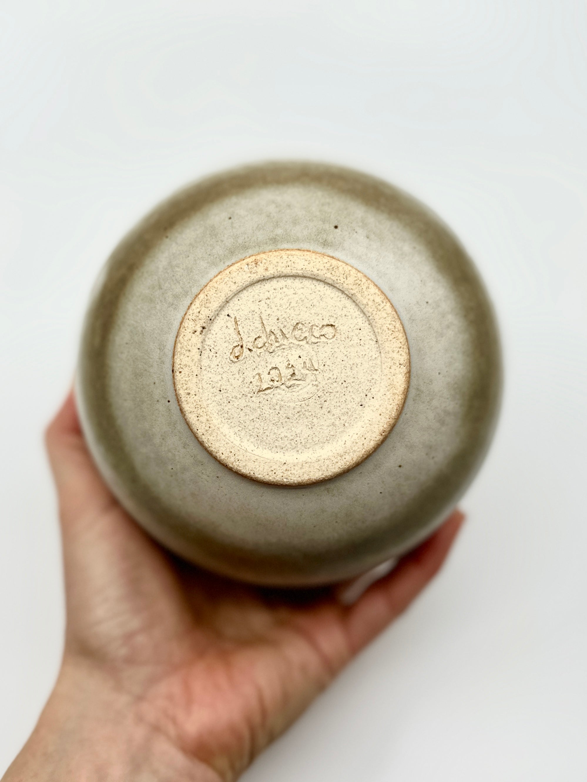 Gray/tan weed pot no. 29