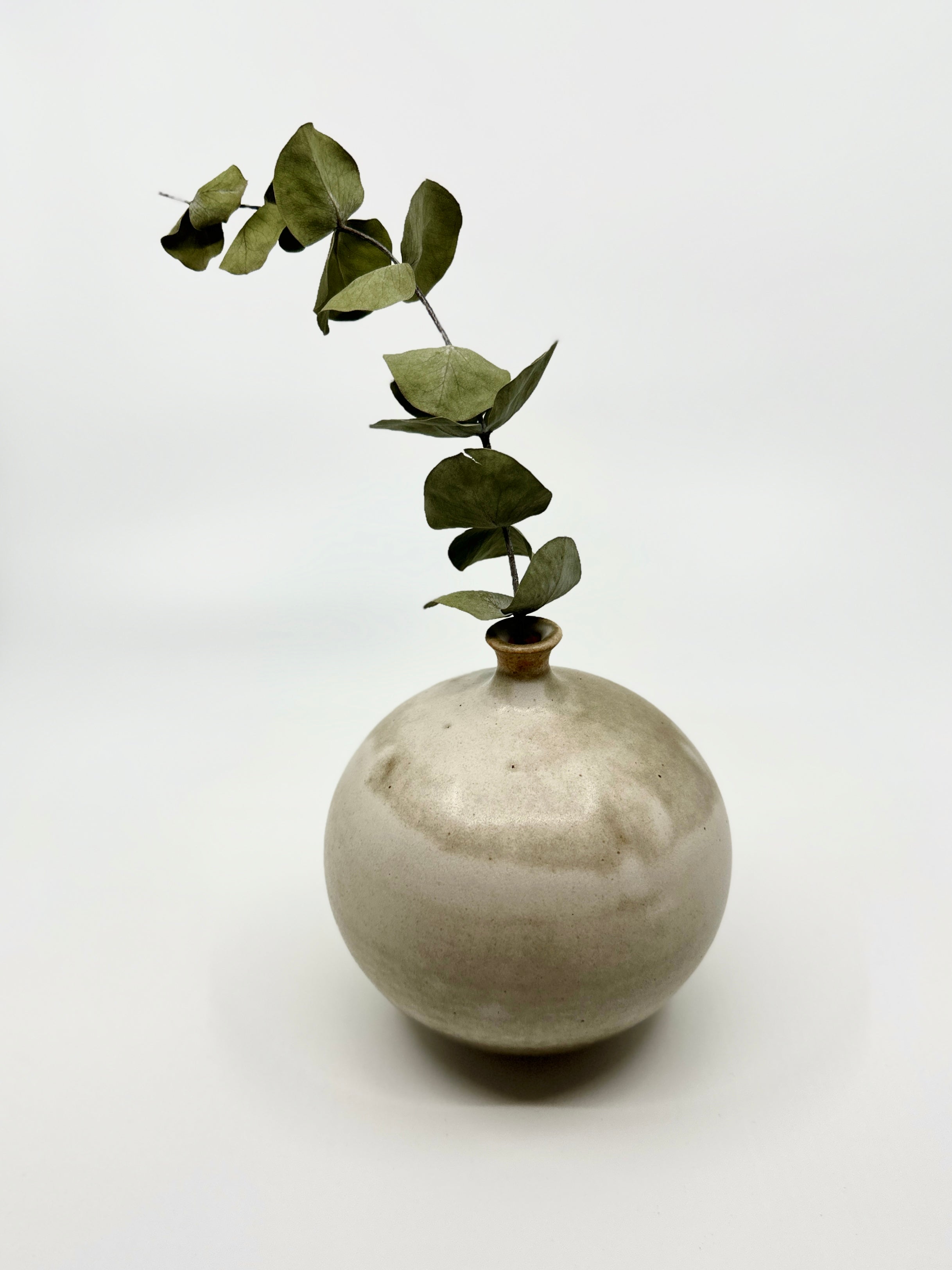 Gray/tan weed pot no. 29