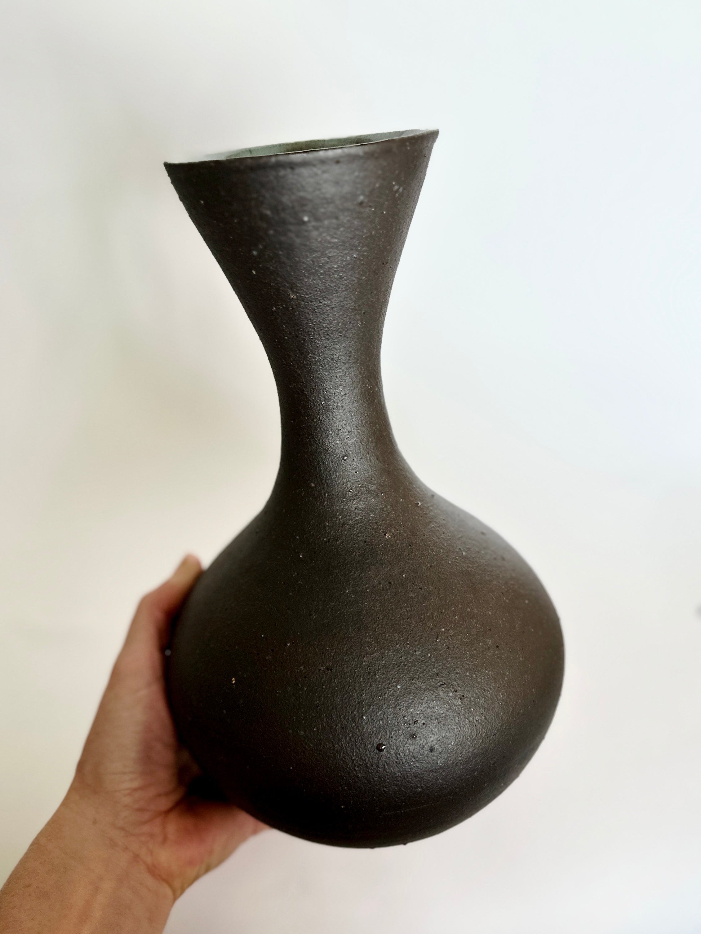 Black clay vessel No. 17