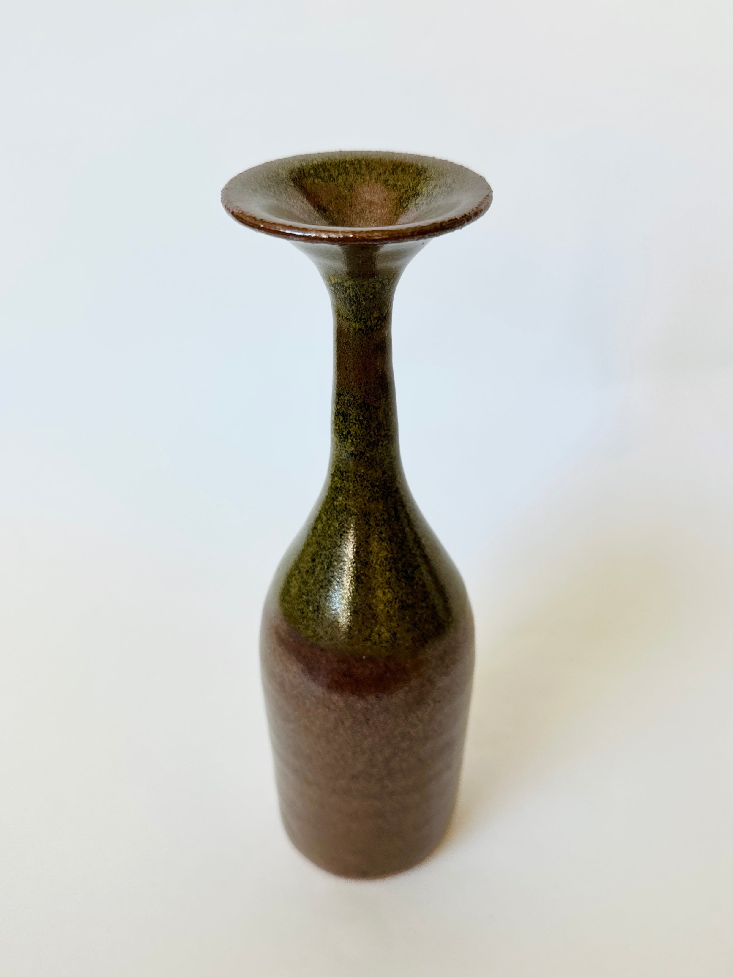 Tea dust flared bottleneck
