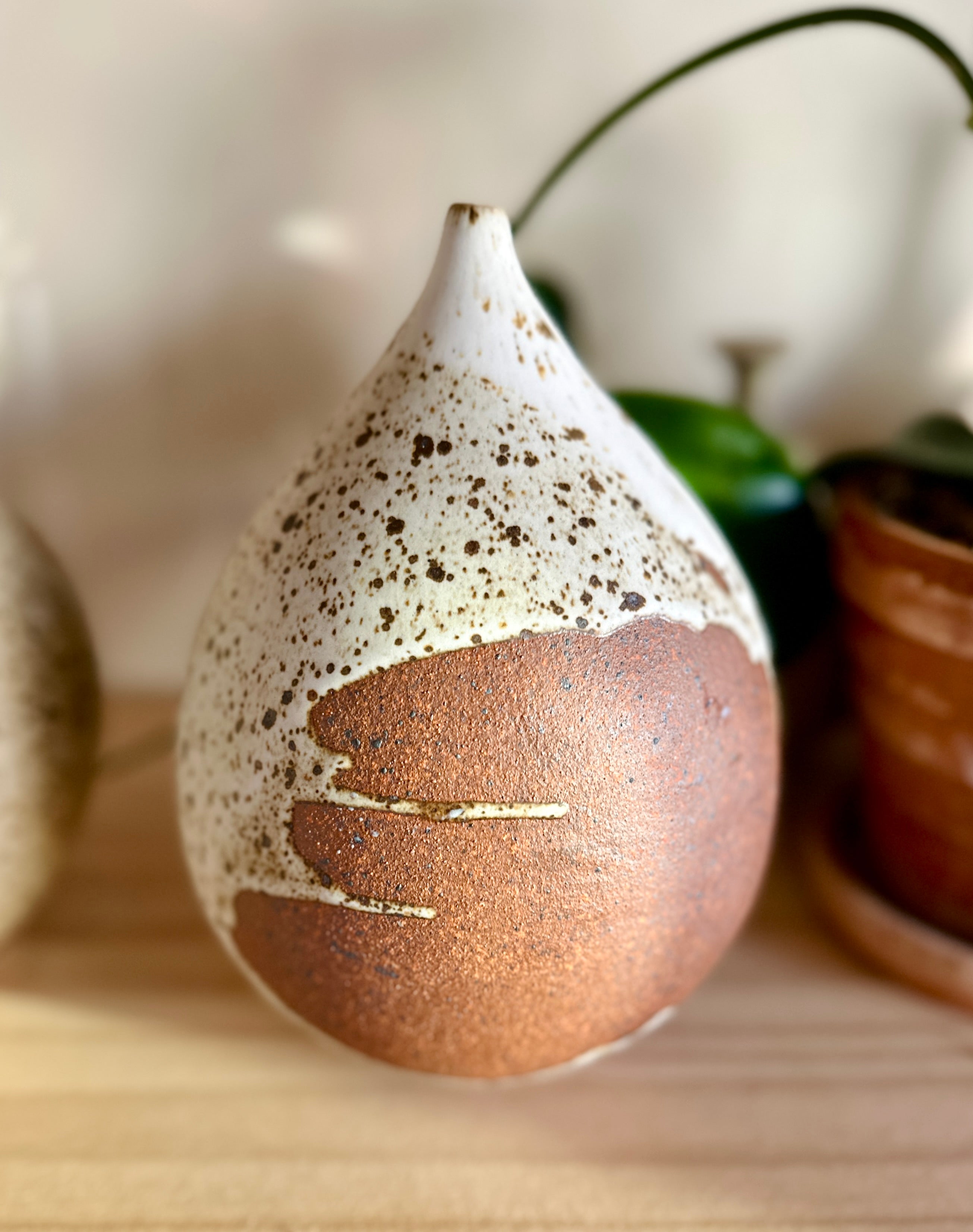 White glaze on dark clay no. 39