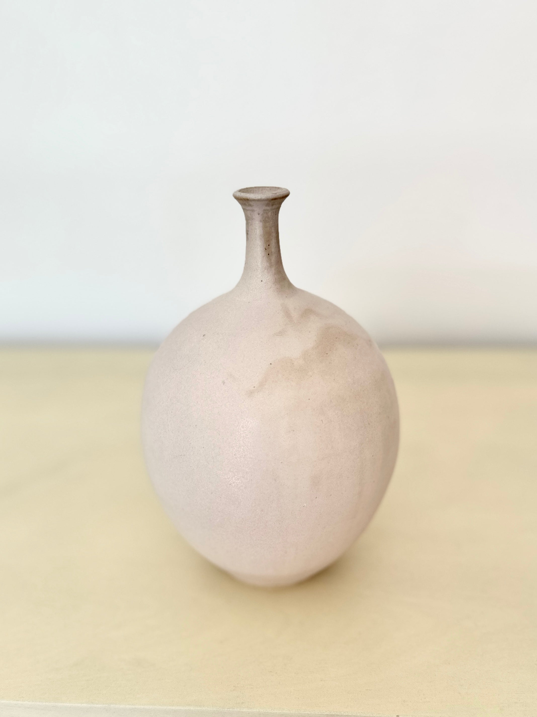 Satin white bottleneck