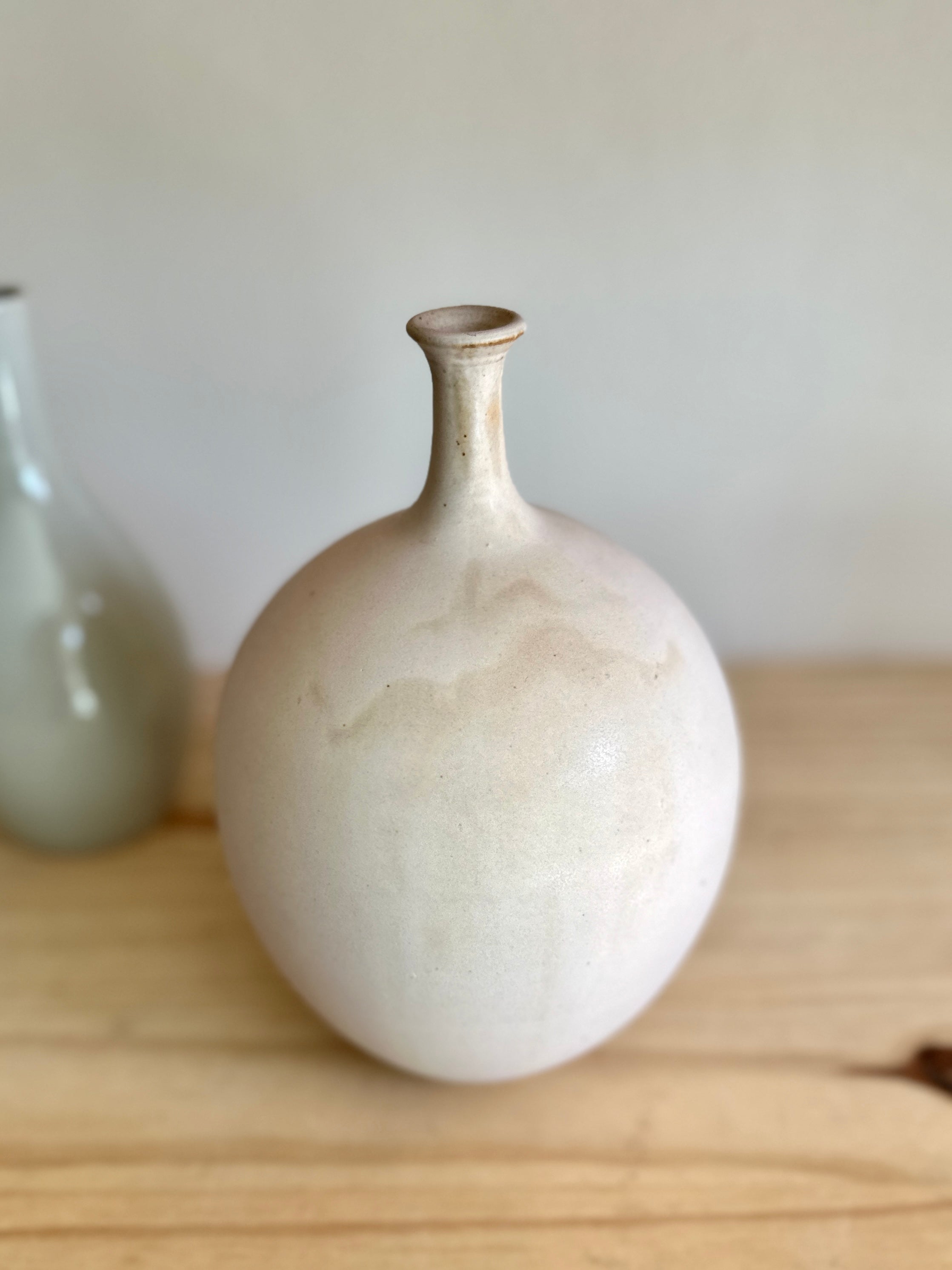Satin white bottleneck