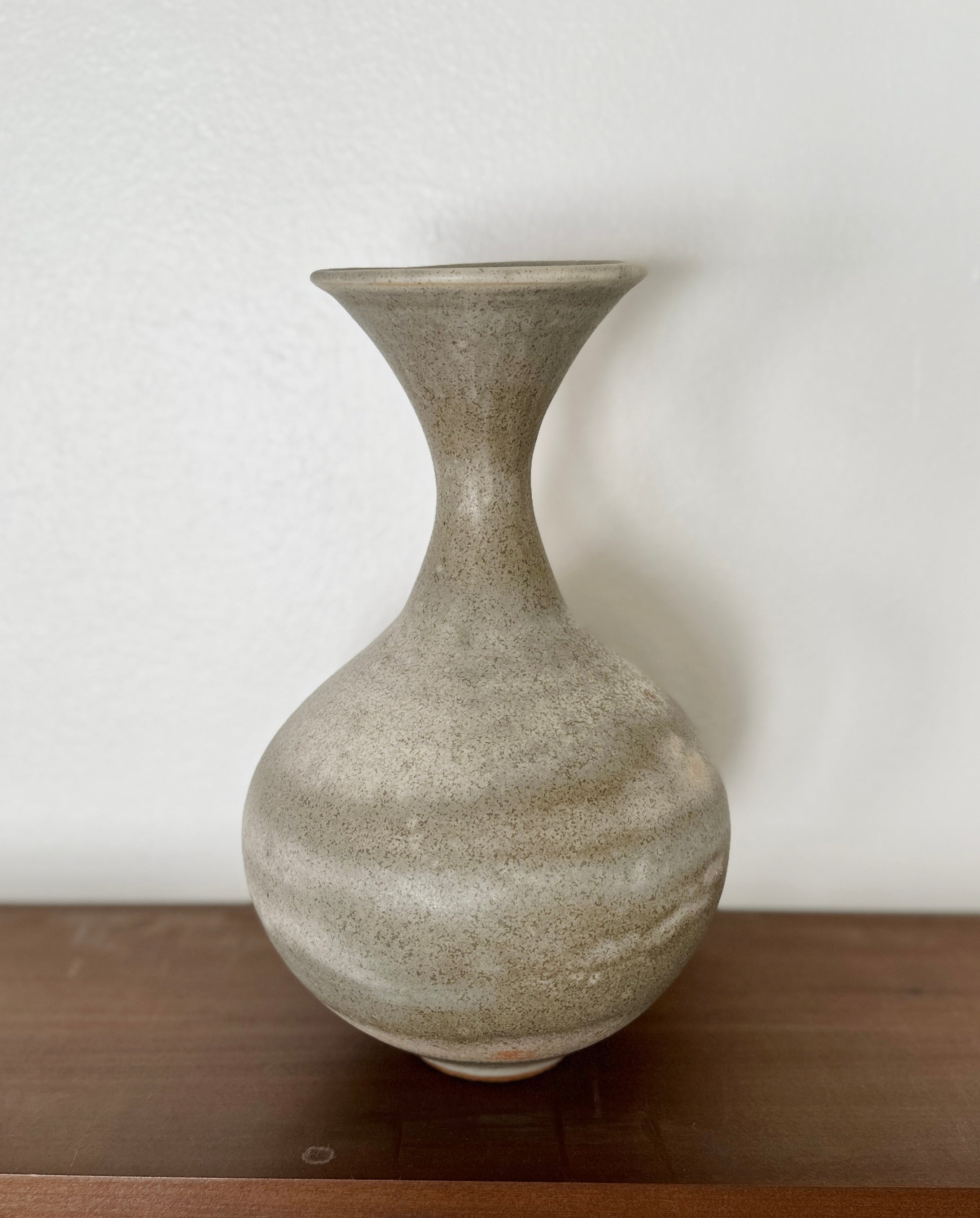 Gray/beige flared bottleneck no. 30