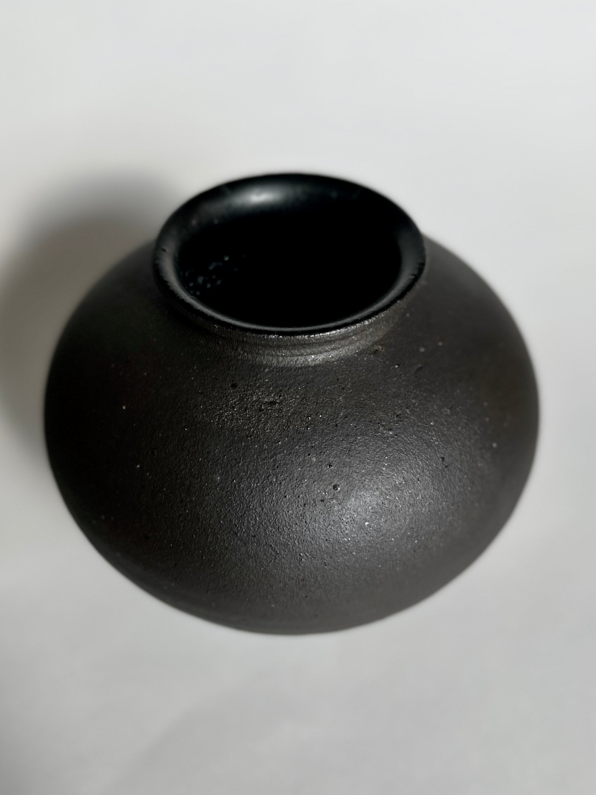Black clay vase No. 19