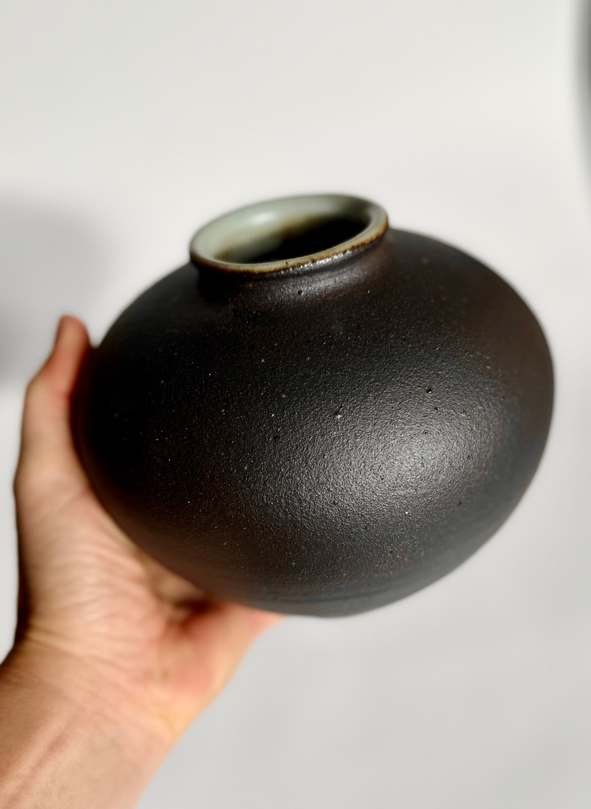 Black clay vase No. 20