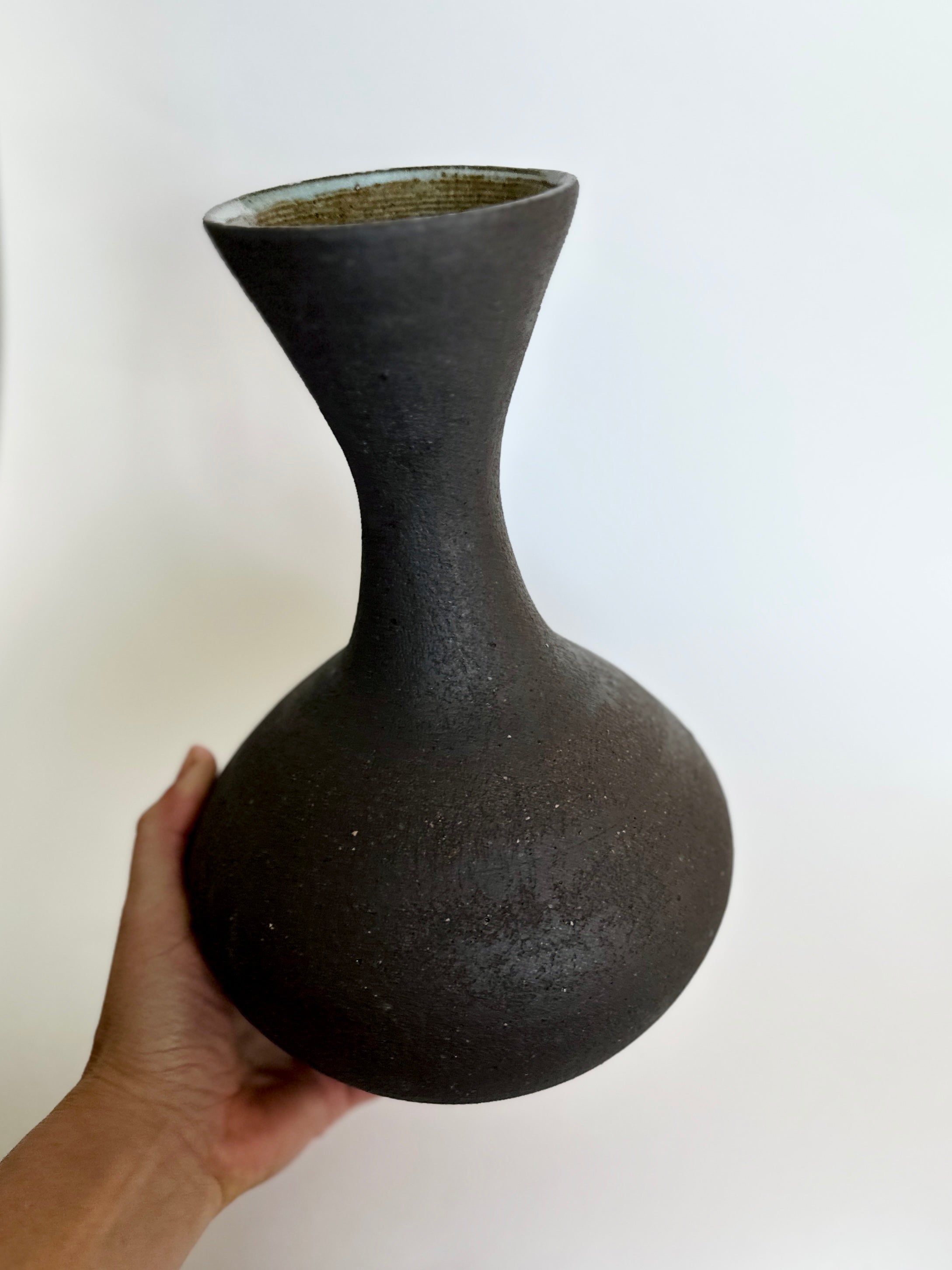 Black clay vessel No. 16