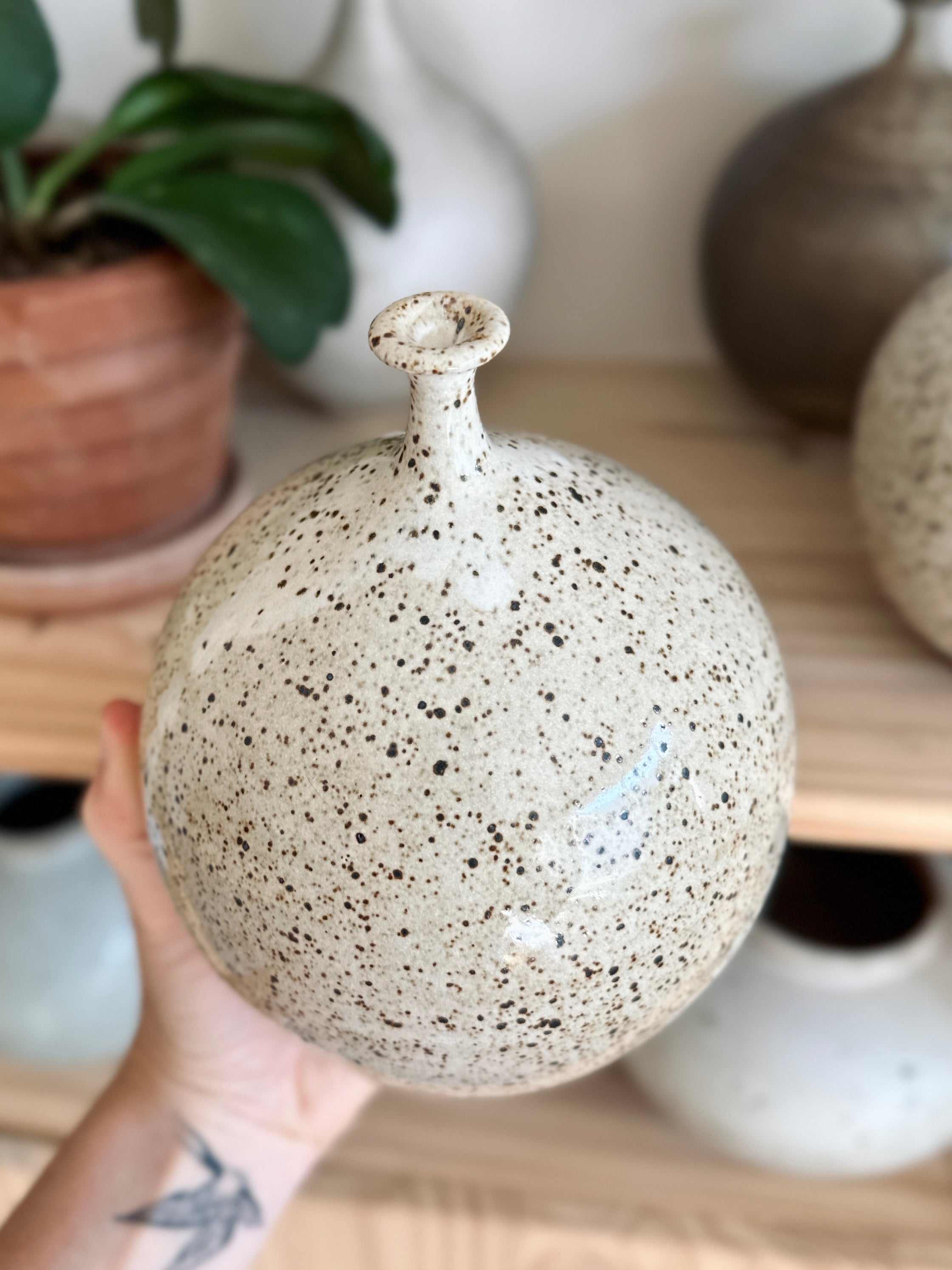 White glossy speckled bottleneck no. 38