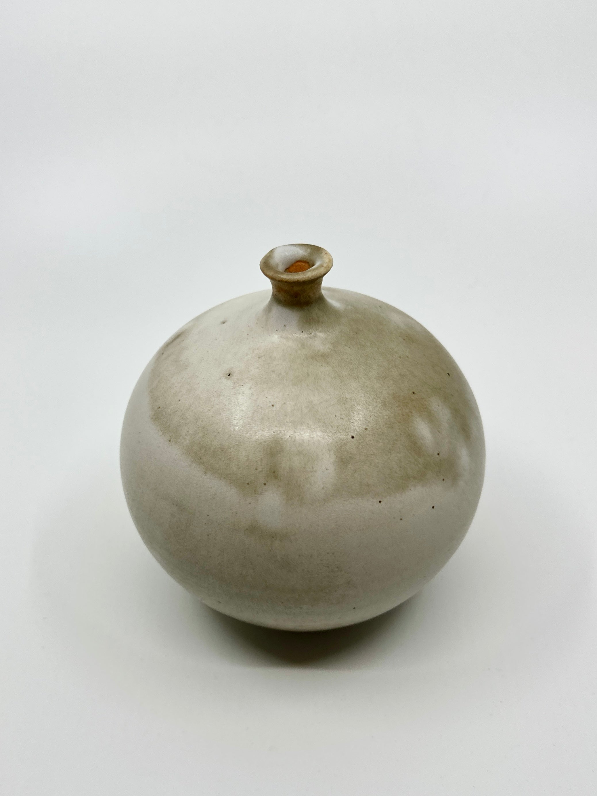 Gray/tan weed pot no. 29