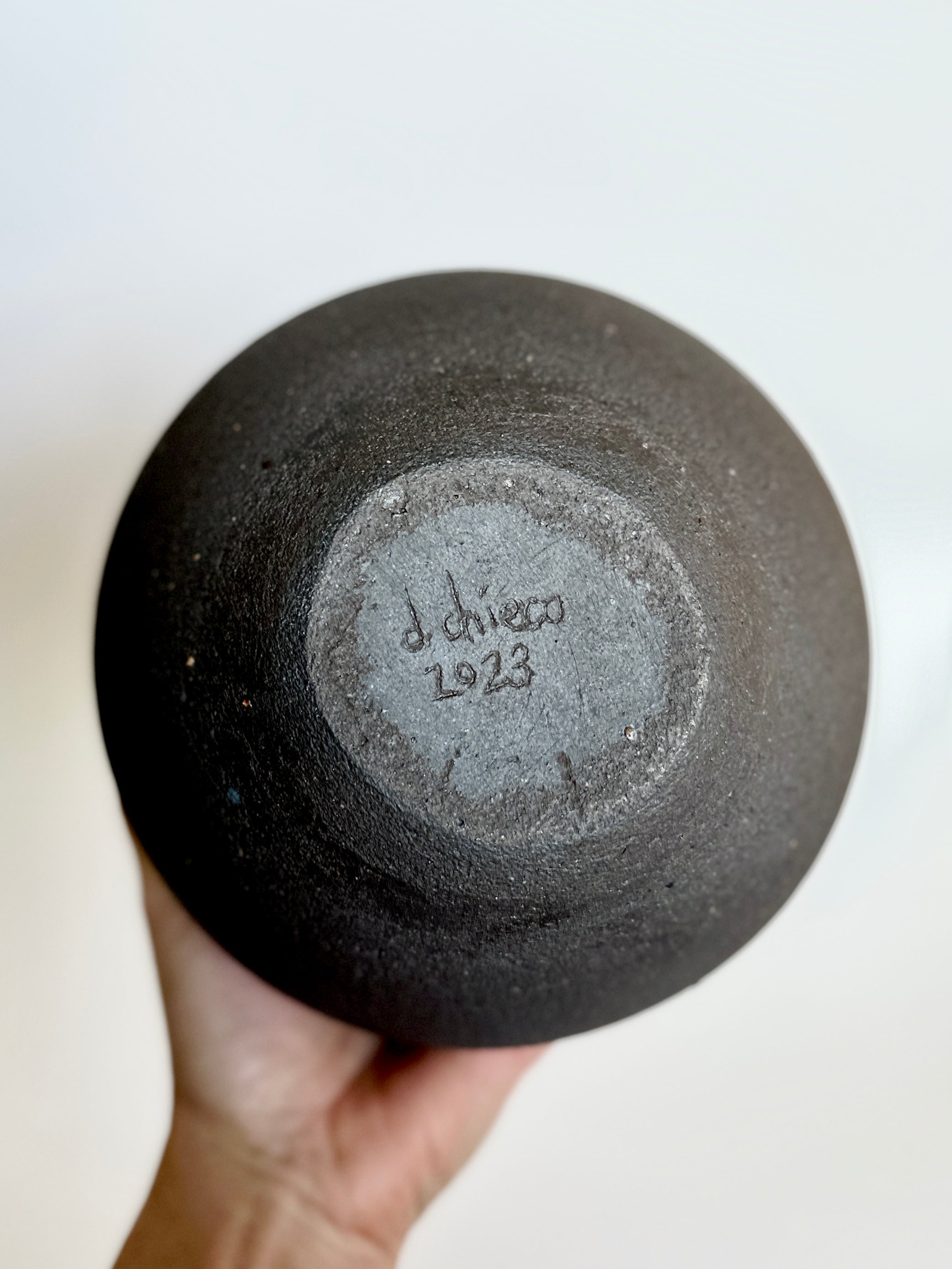 Black clay vessel No. 16