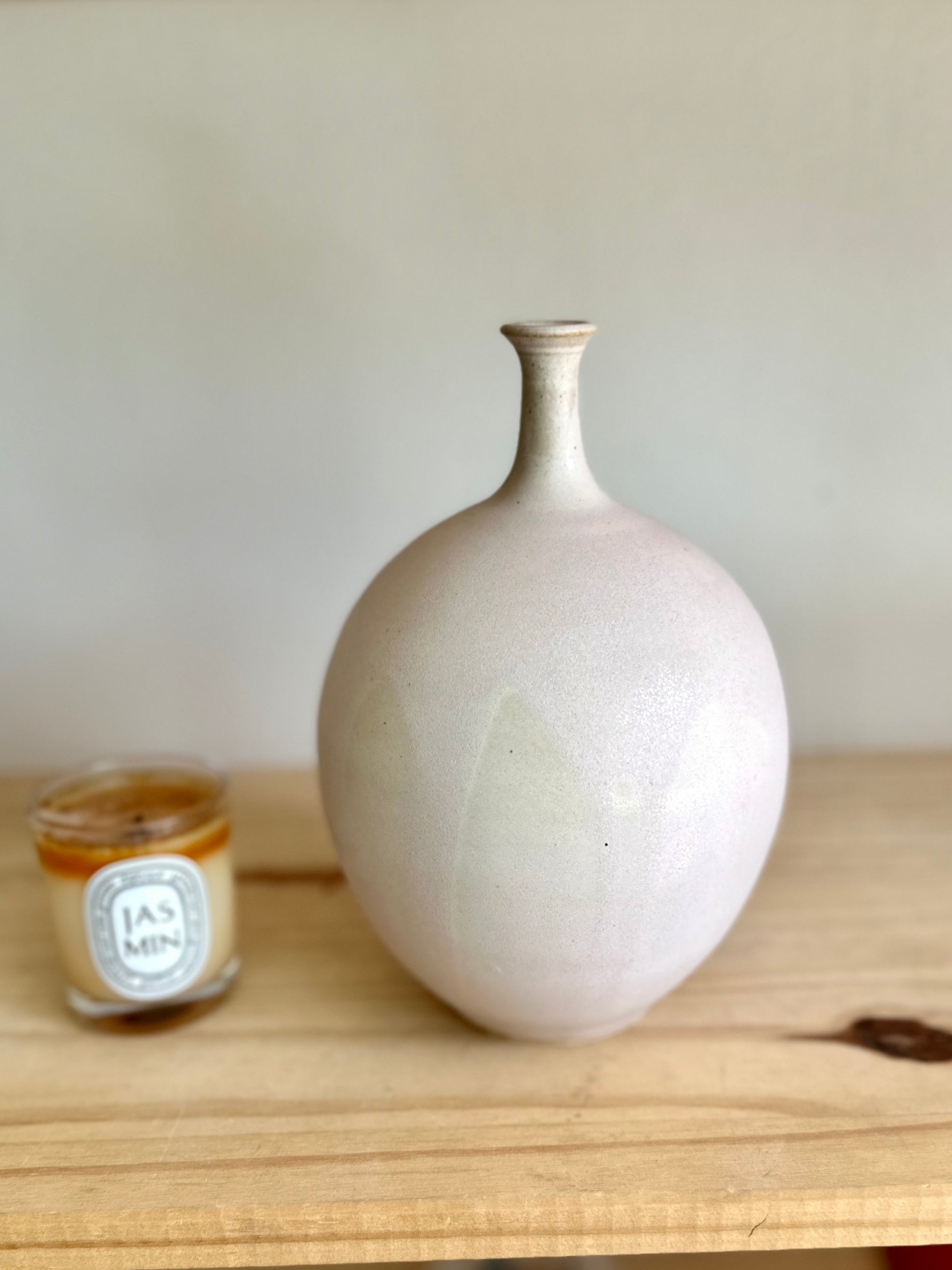 Satin white bottleneck