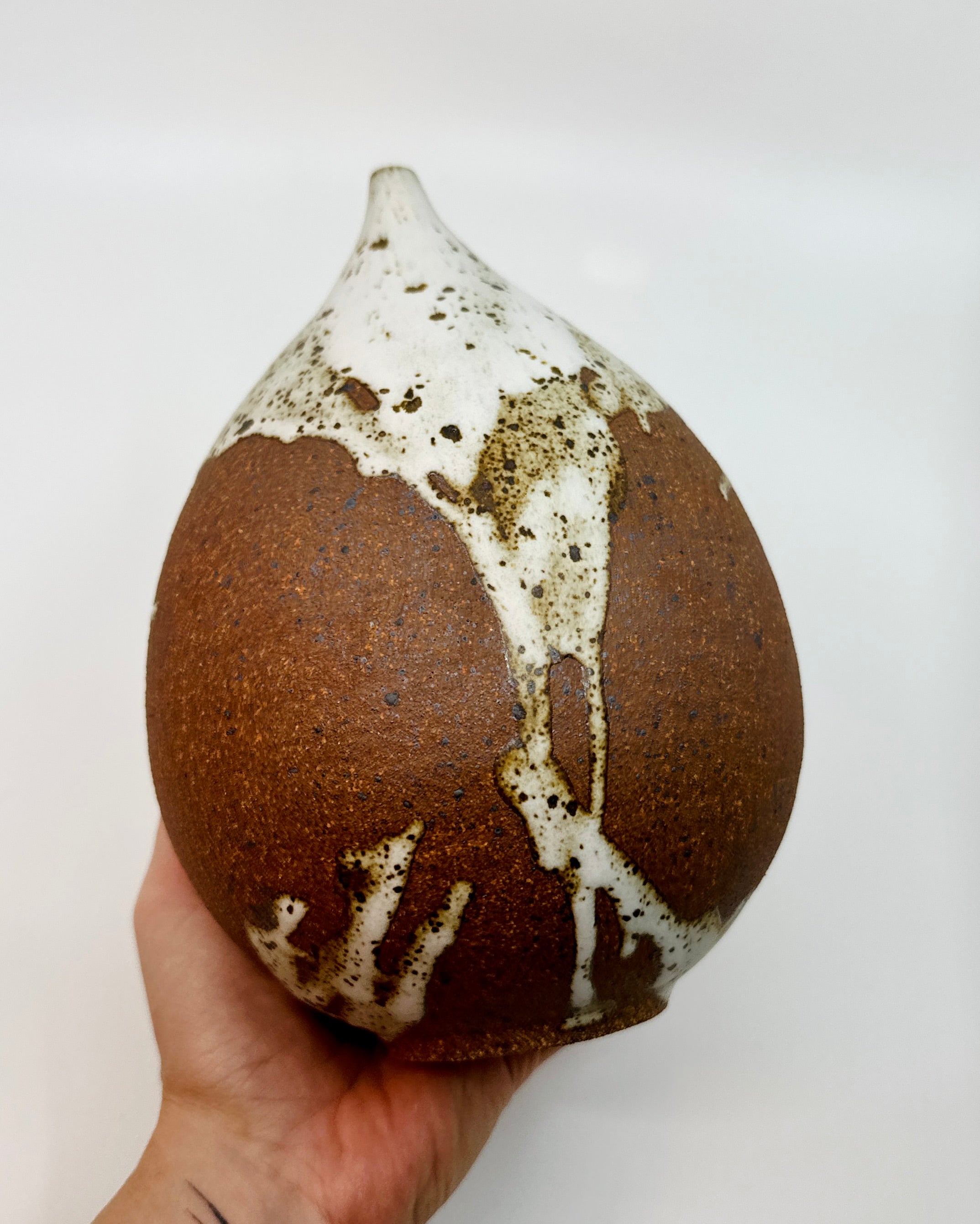 White glaze on dark clay no. 39