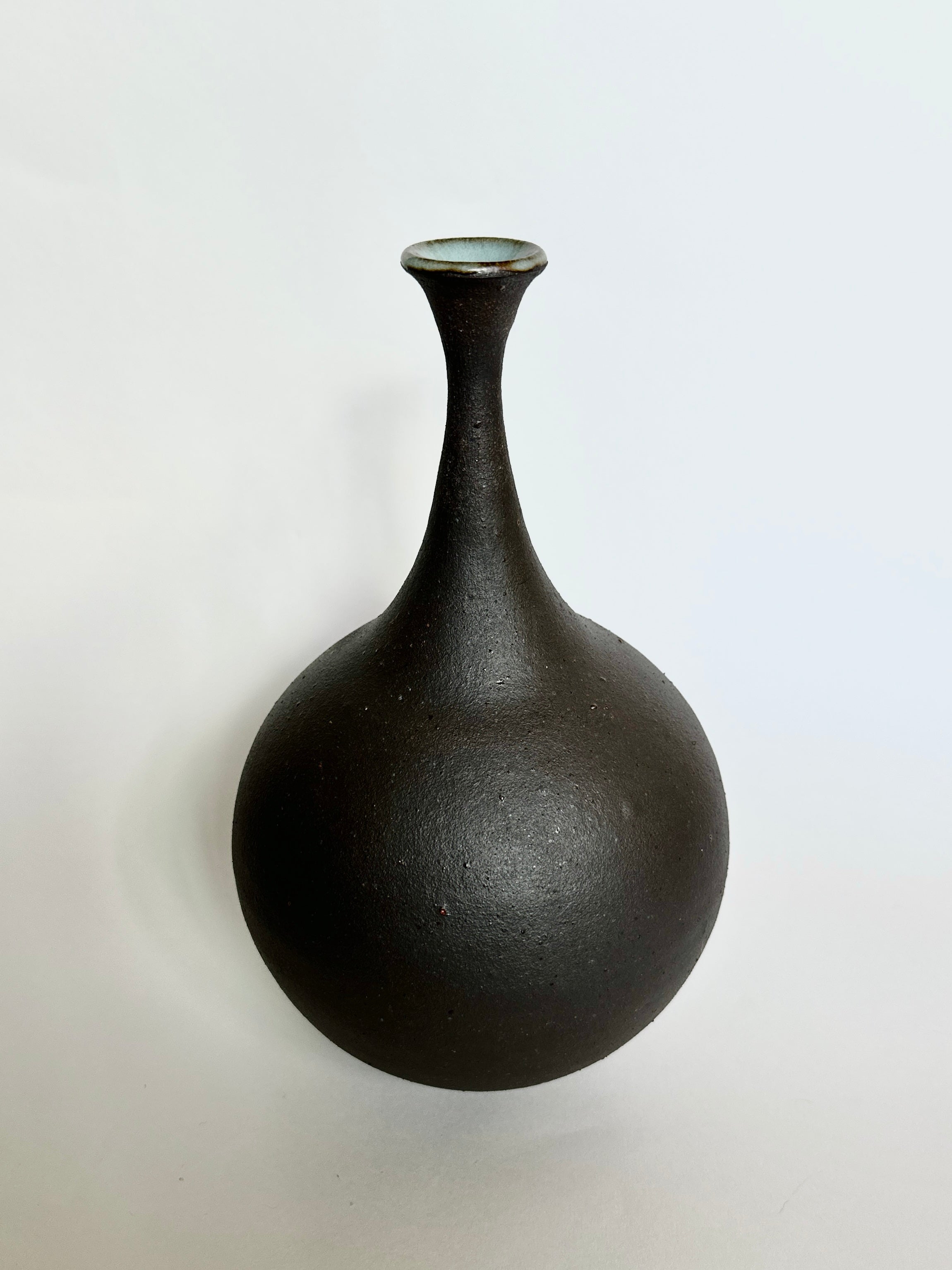 Black clay bottleneck No. 15