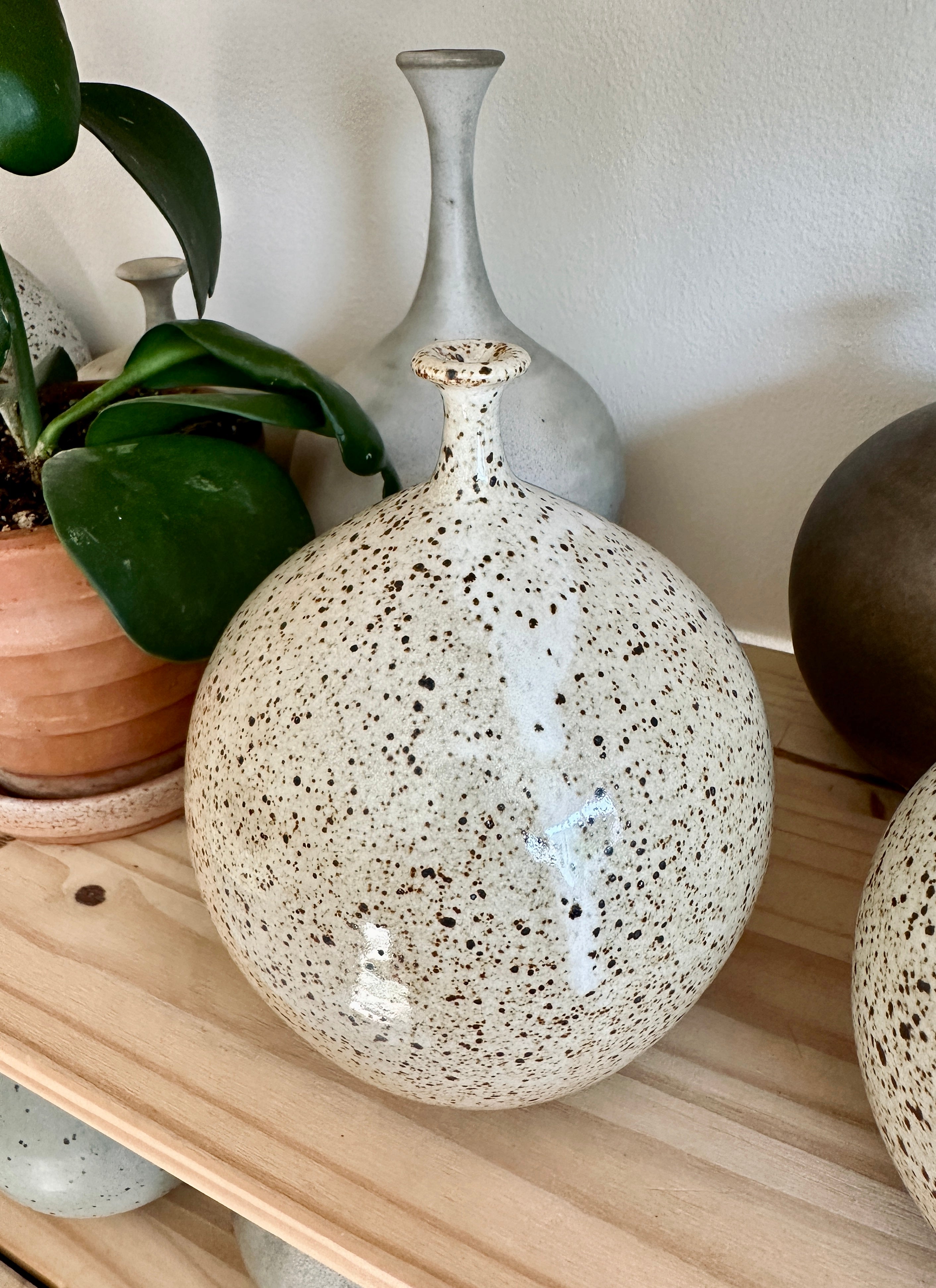 White glossy speckled bottleneck no. 38