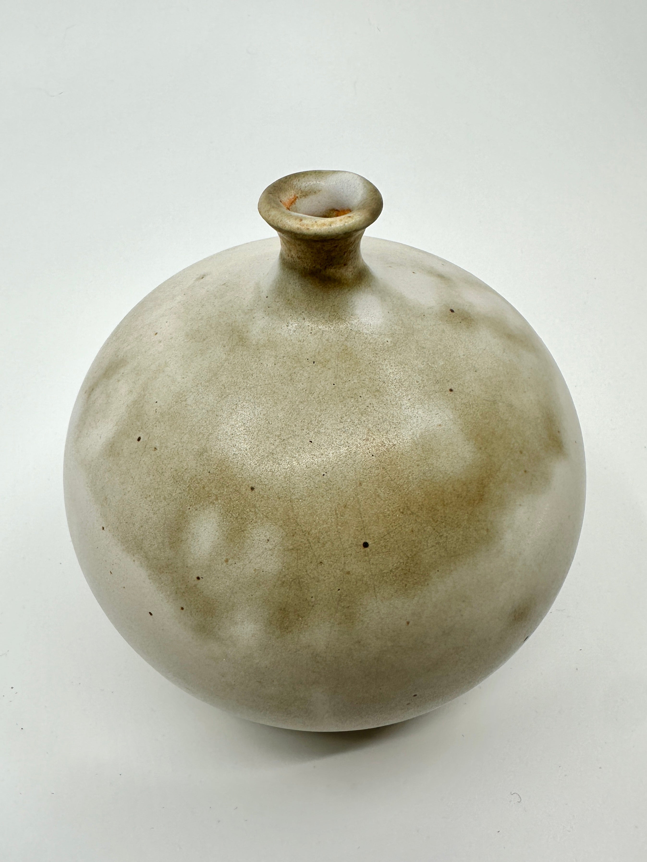 Gray/tan weed pot no. 29