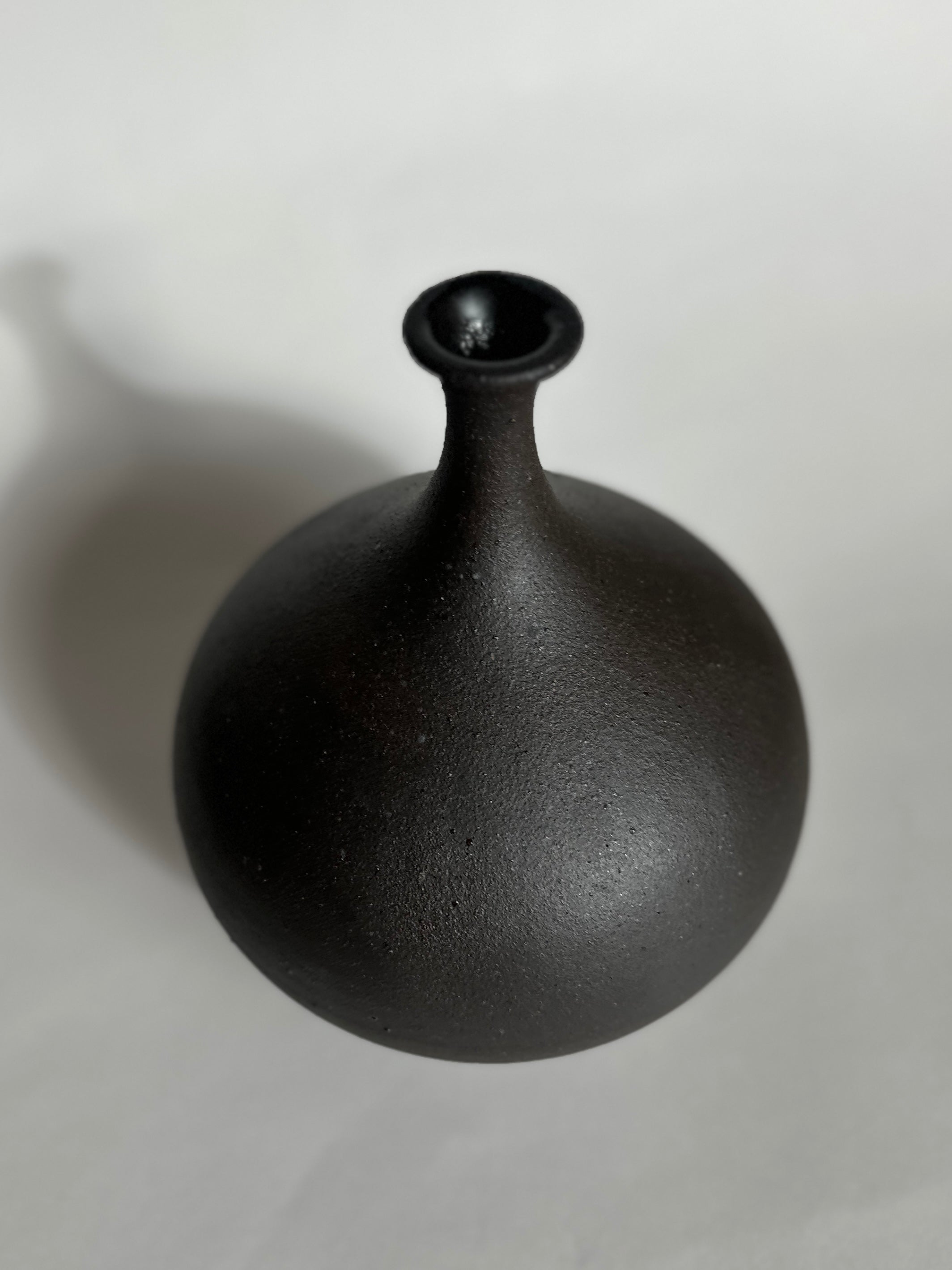 Black clay bottleneck No. 18