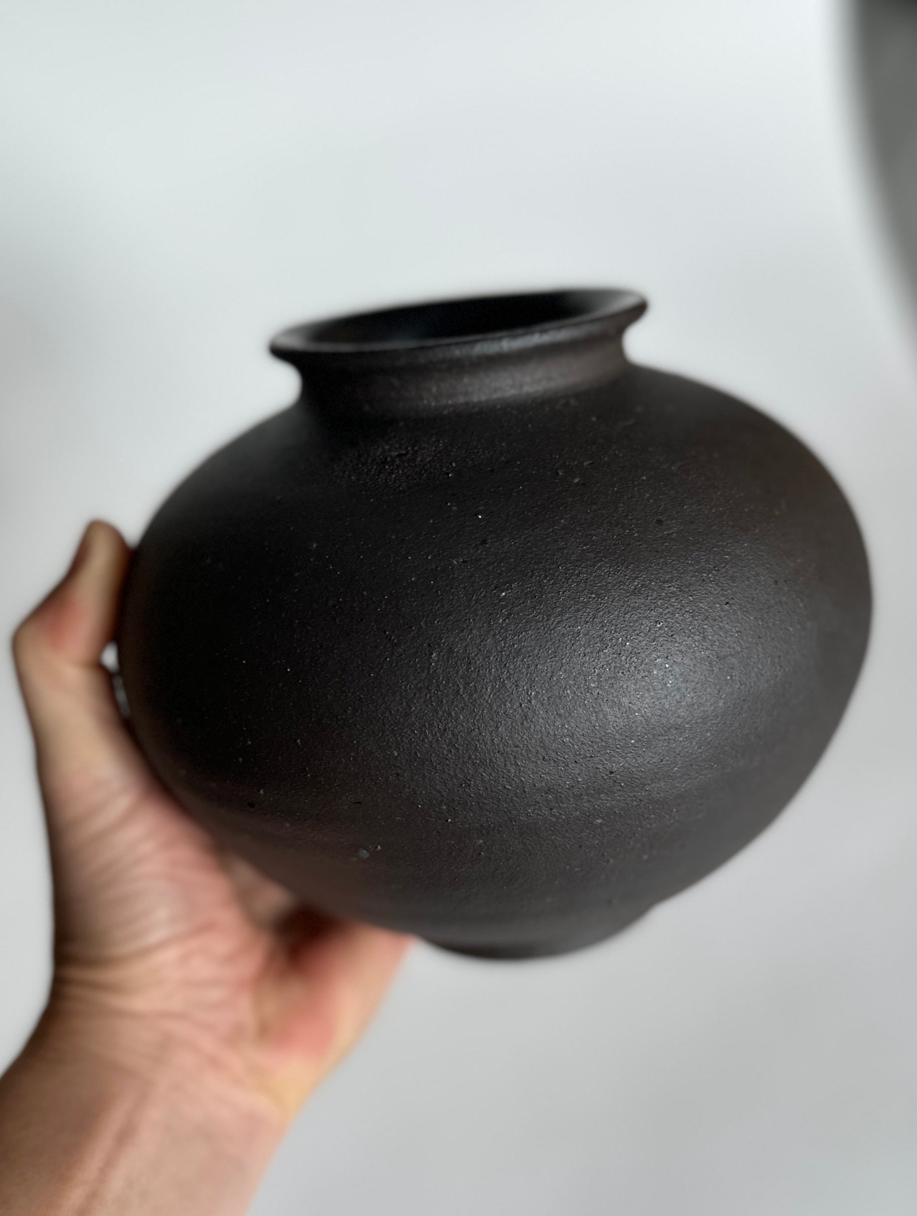 Black clay vase No. 19