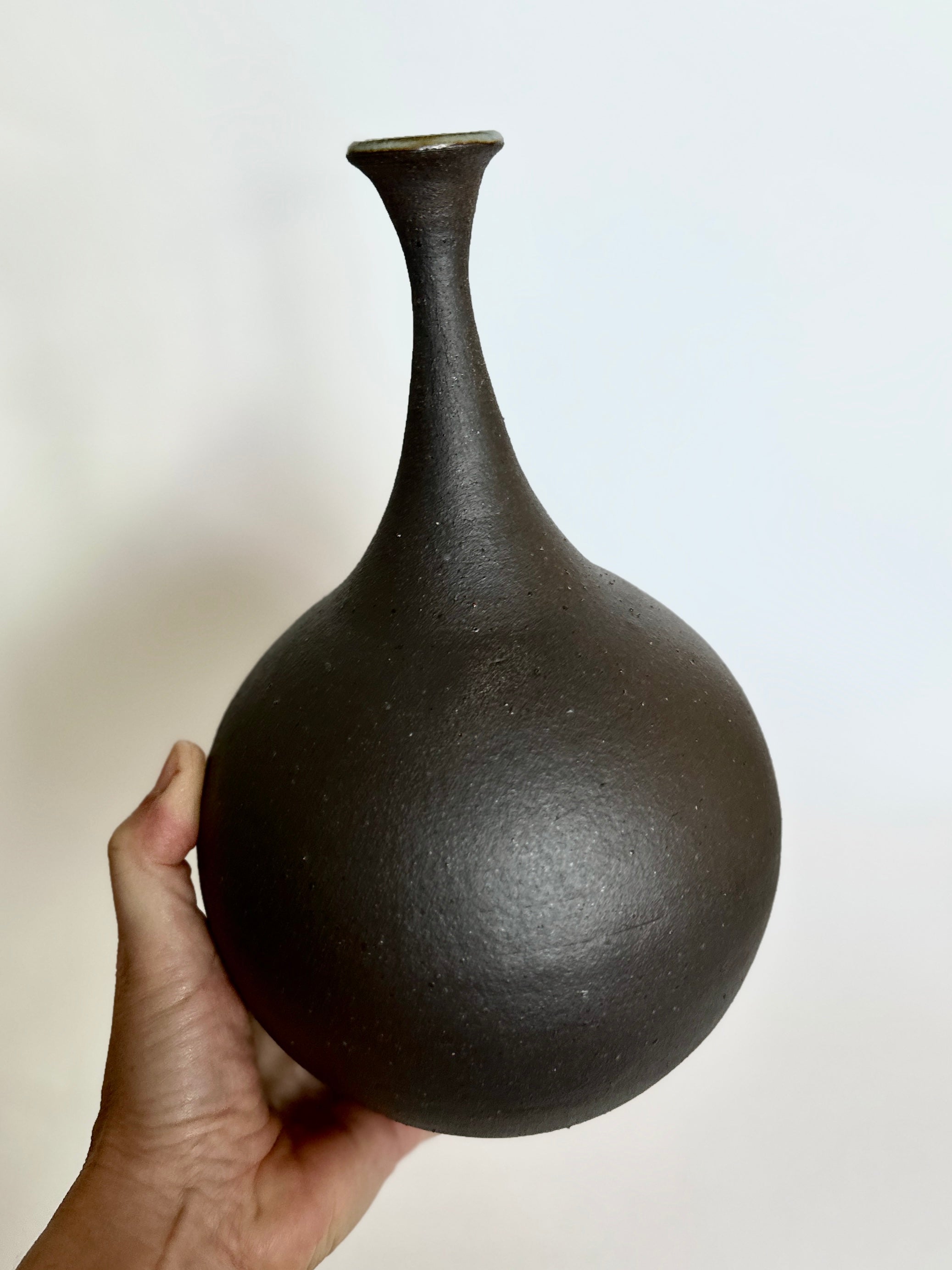 Black clay bottleneck No. 15