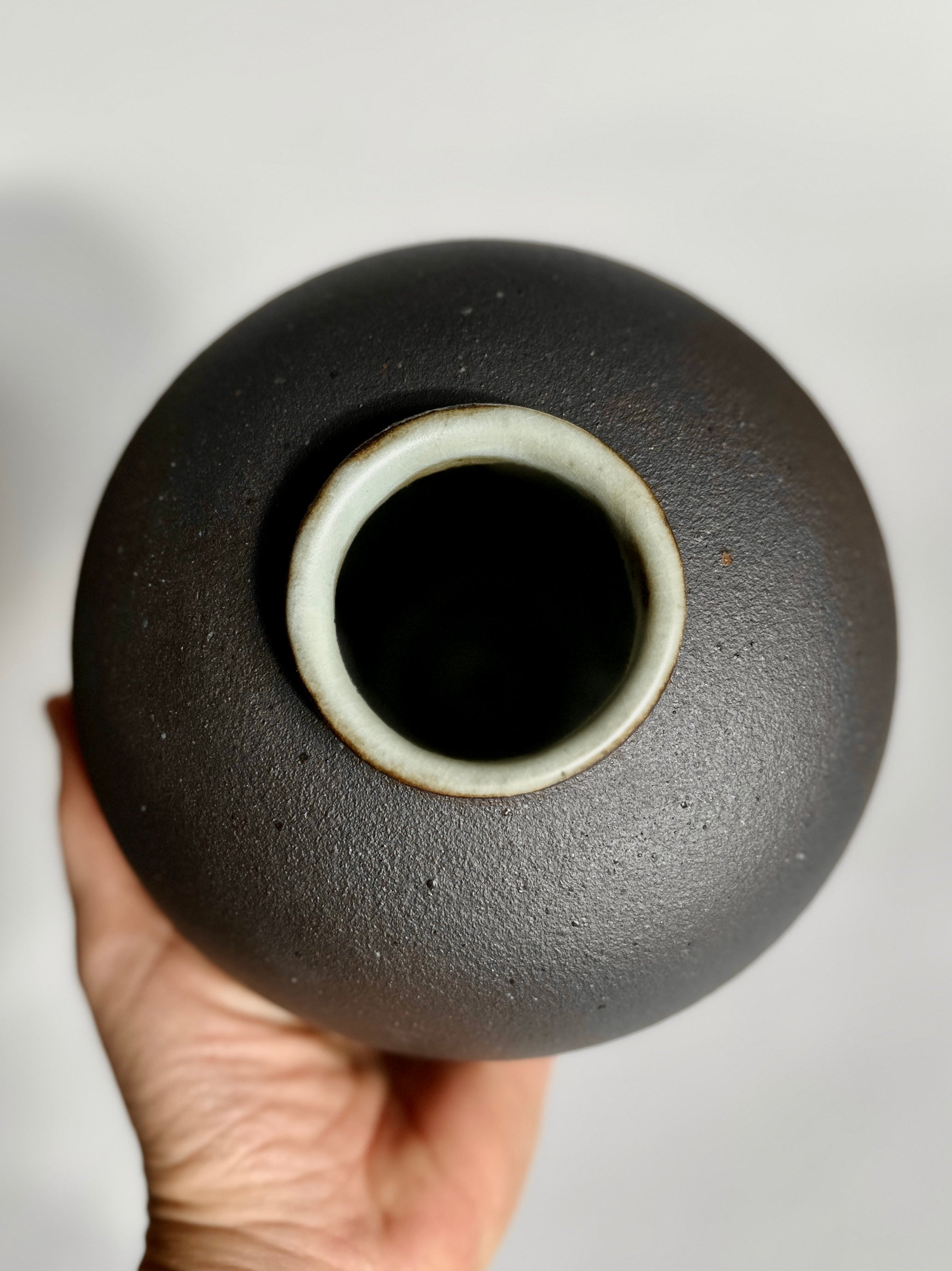 Black clay vase No. 20