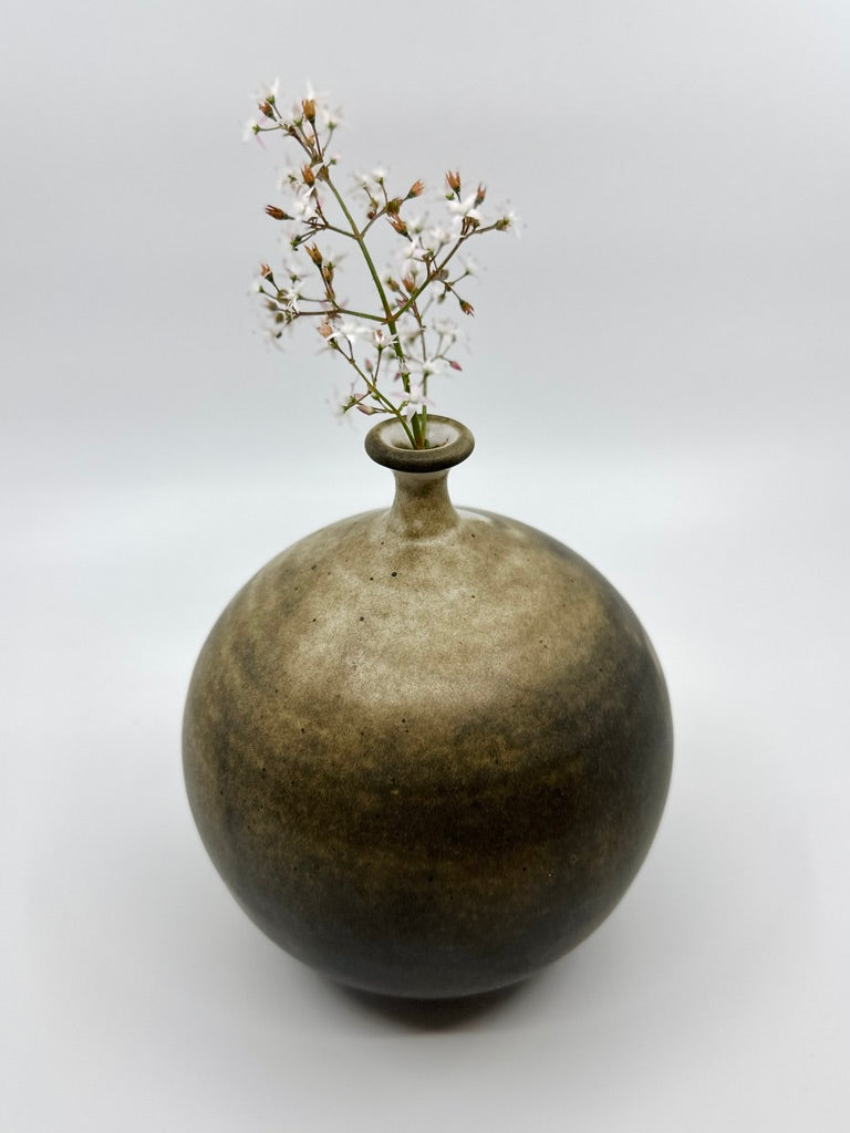 Gray/brown little neck vessel no. 33