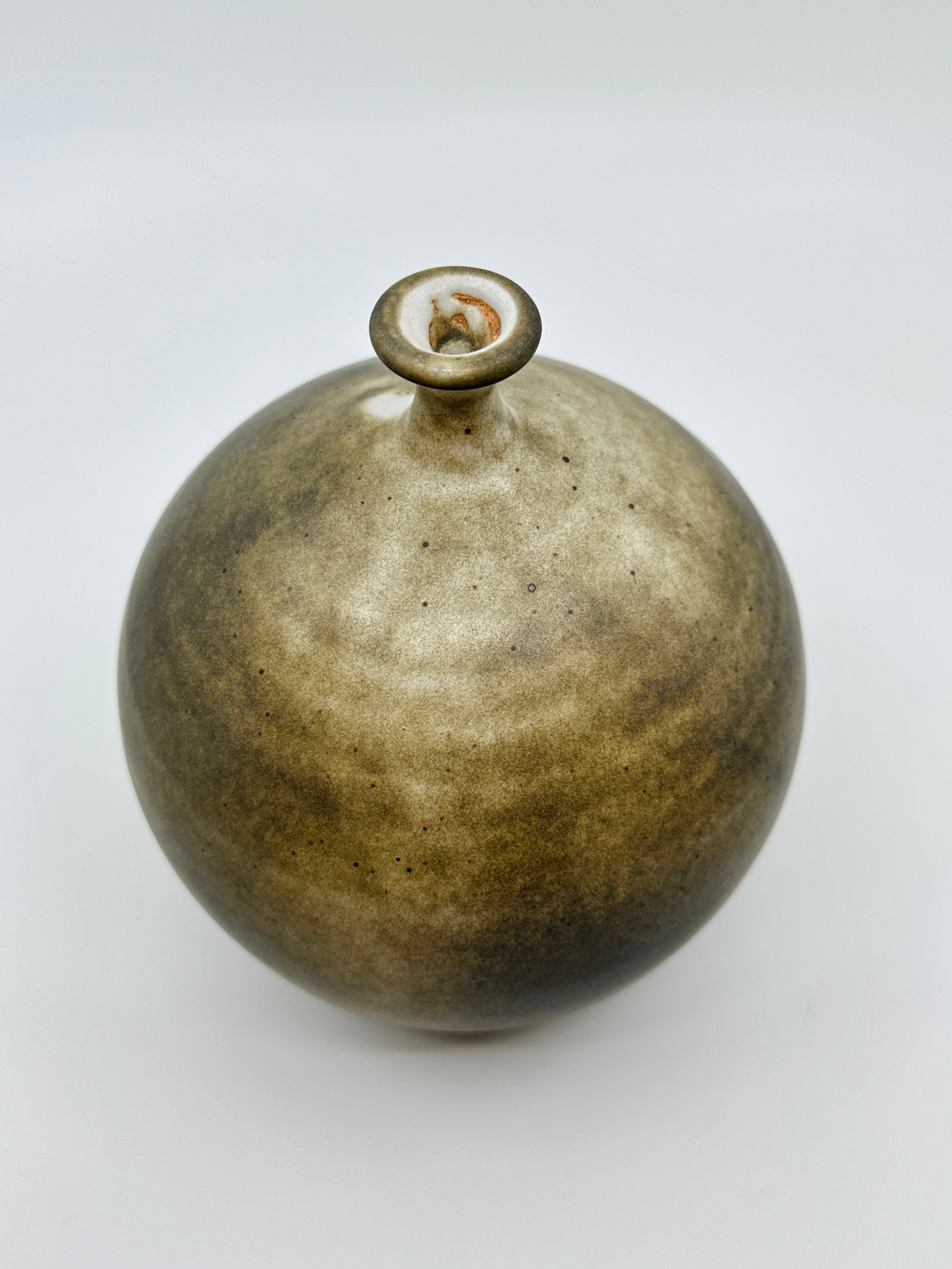 Gray/brown little neck vessel no. 33