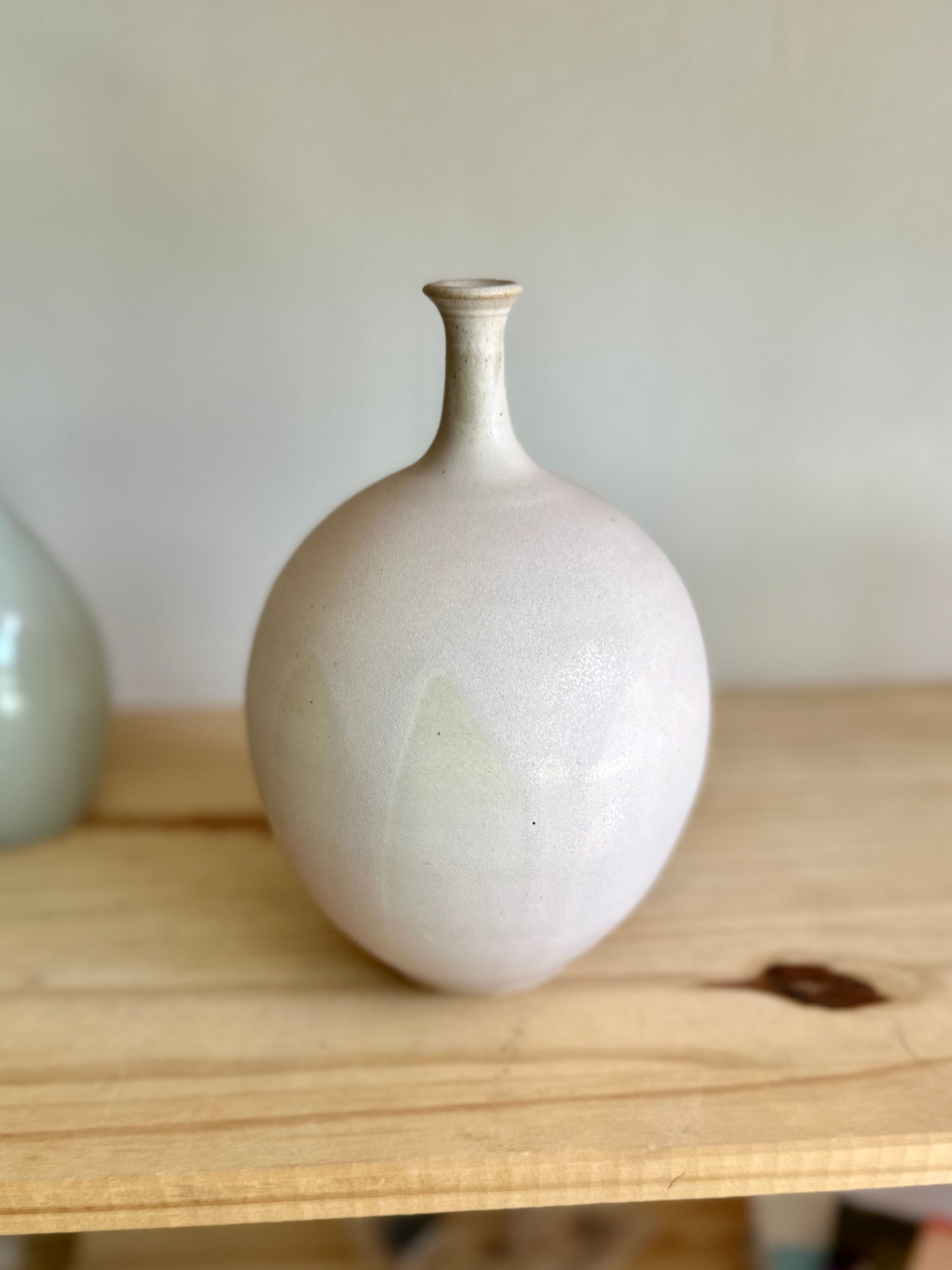 Satin white bottleneck