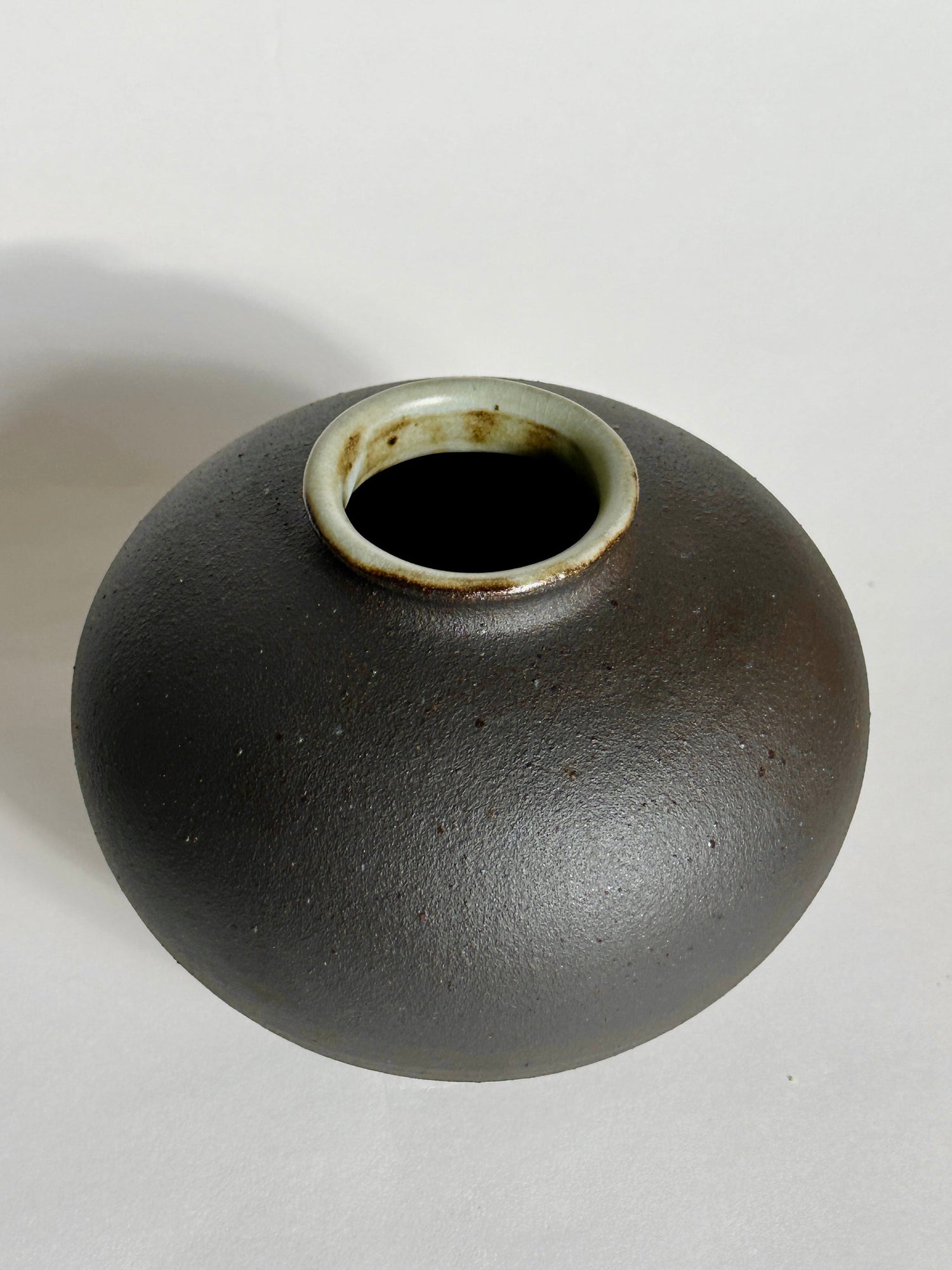 Black clay vase No. 20