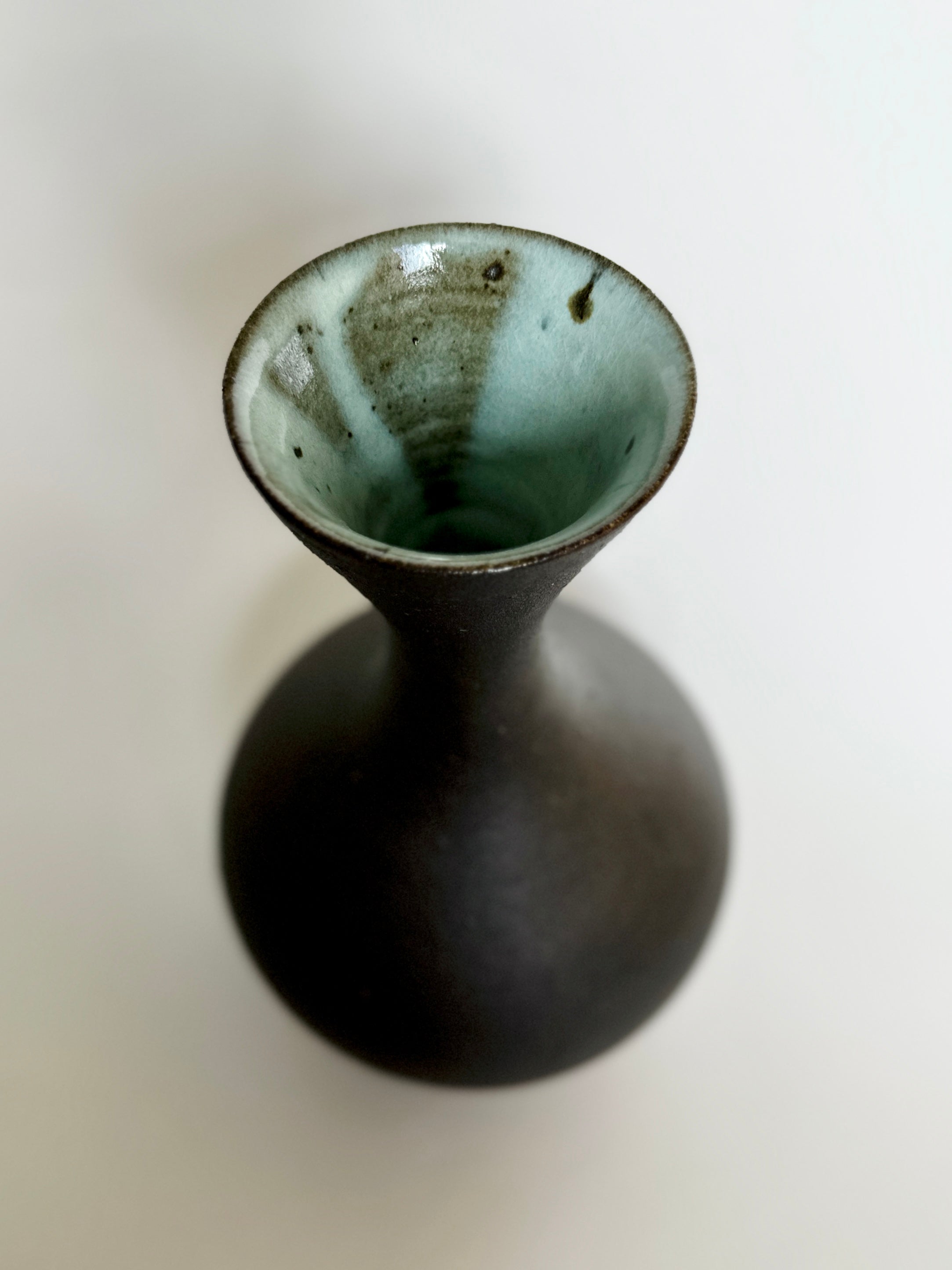 Black clay vessel No. 17