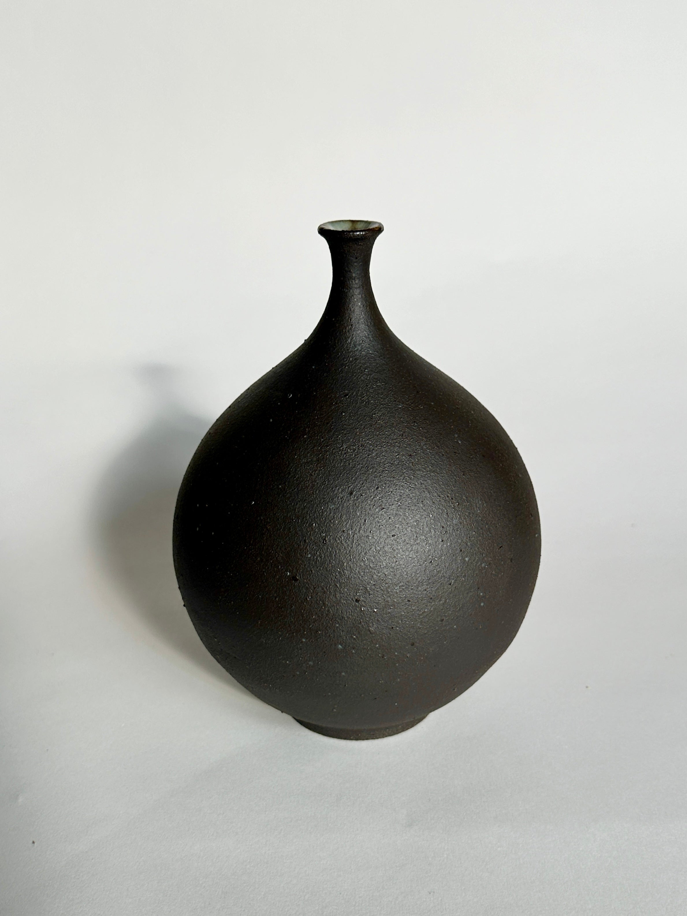 Black clay bottleneck No. 21