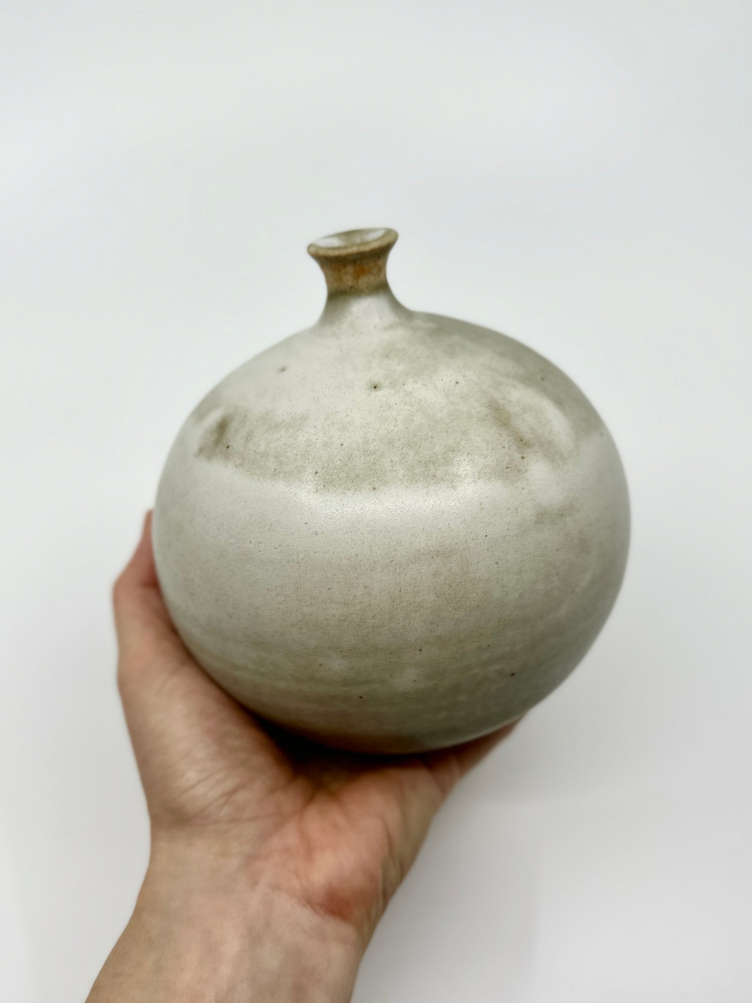 Gray/tan weed pot no. 29