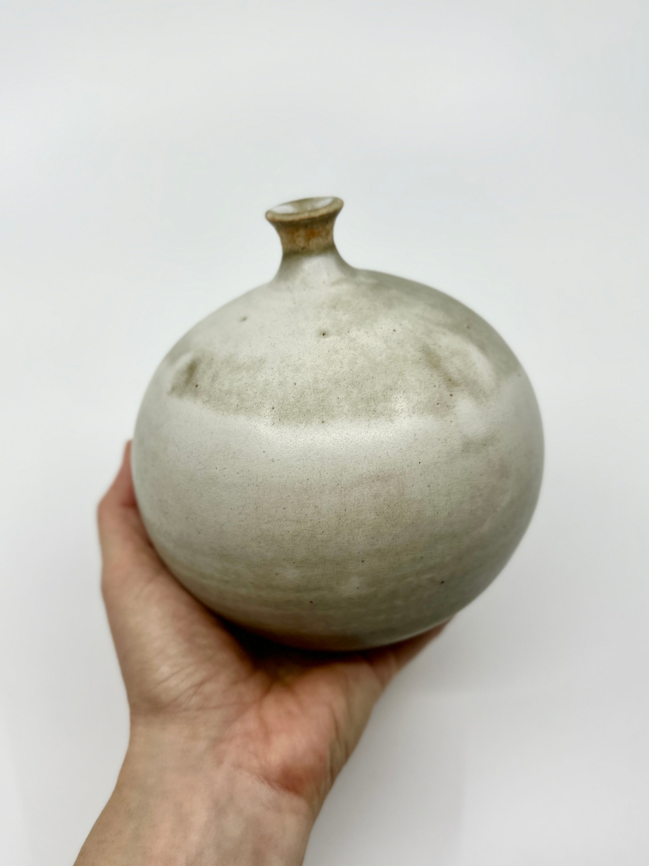 Gray/tan weed pot no. 29