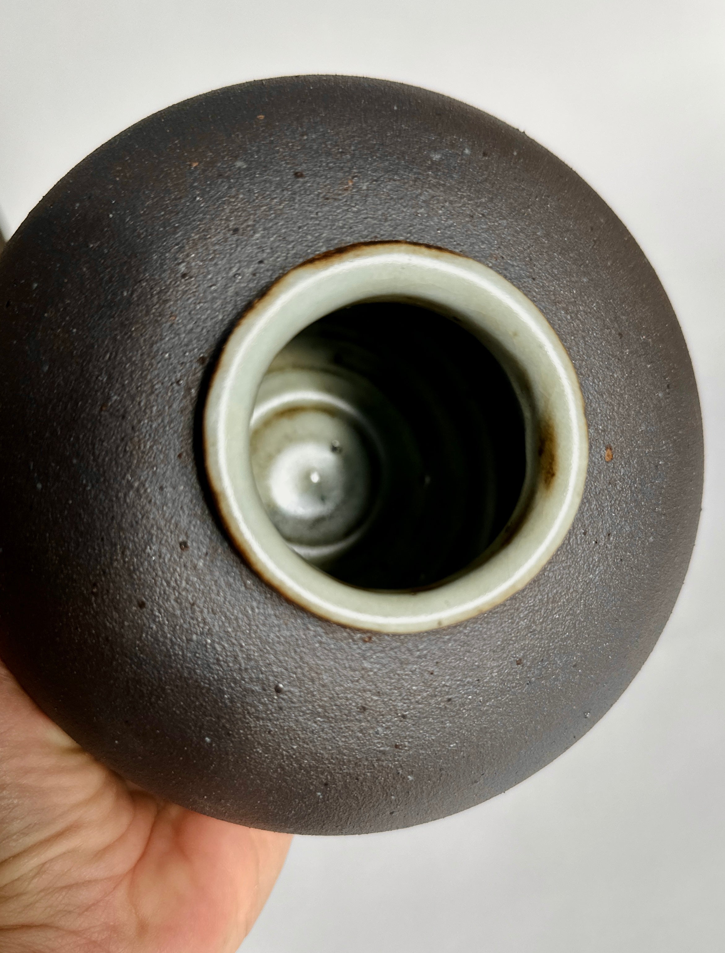 Black clay vase No. 20