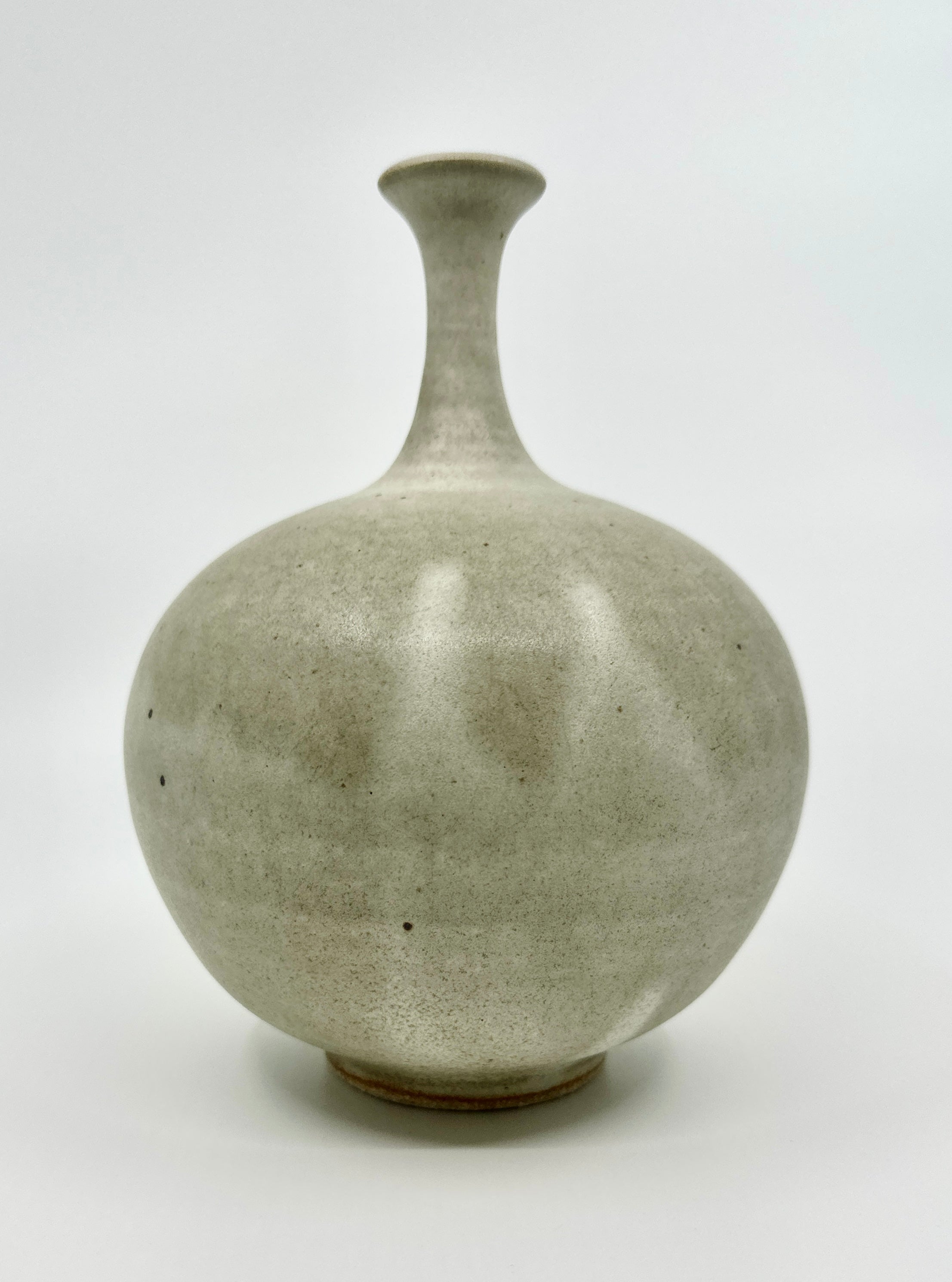 Gray/beige bottleneck no. 26