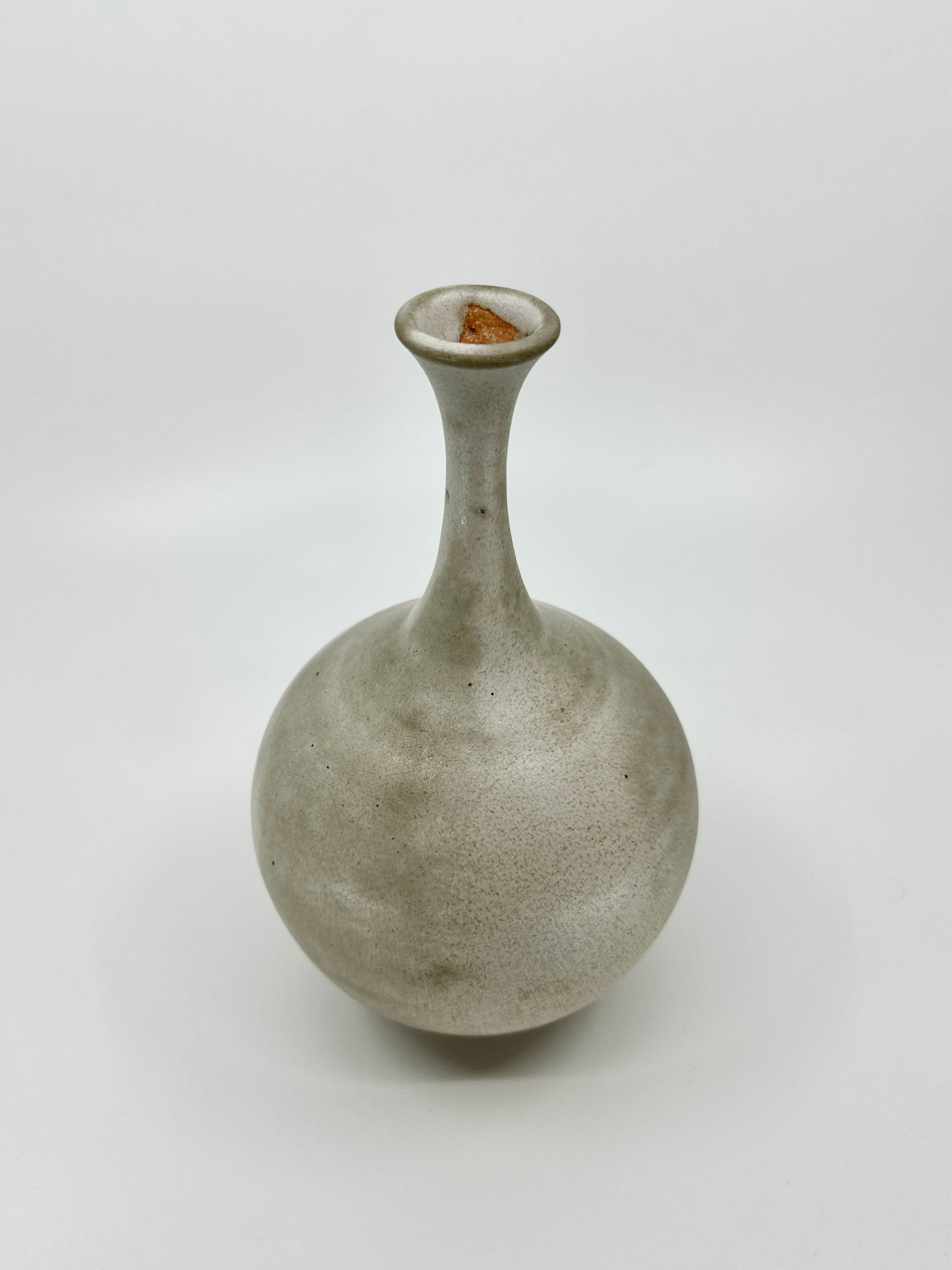 Gray/beige bottleneck no. 27