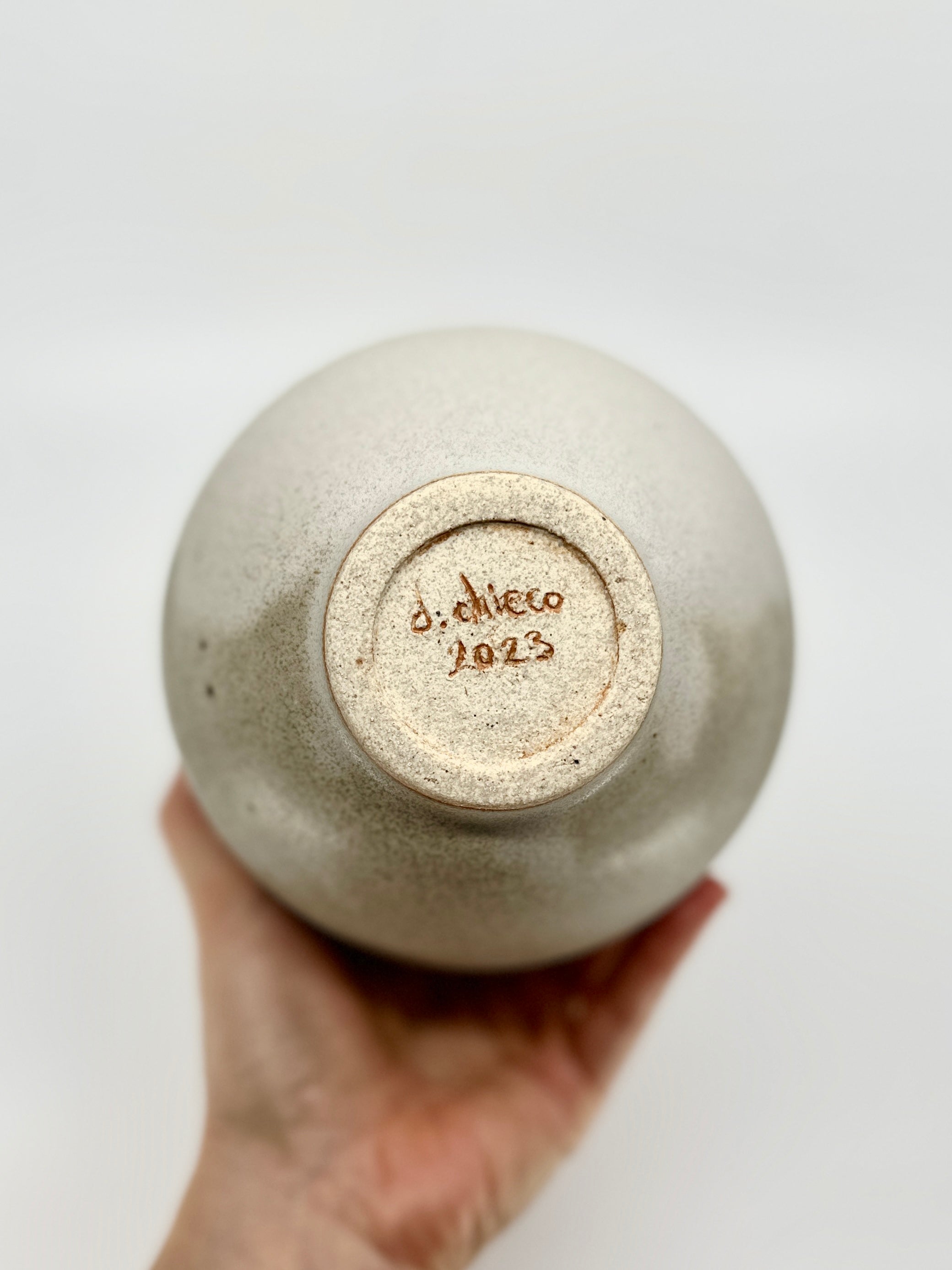 Gray/beige bottleneck no. 27