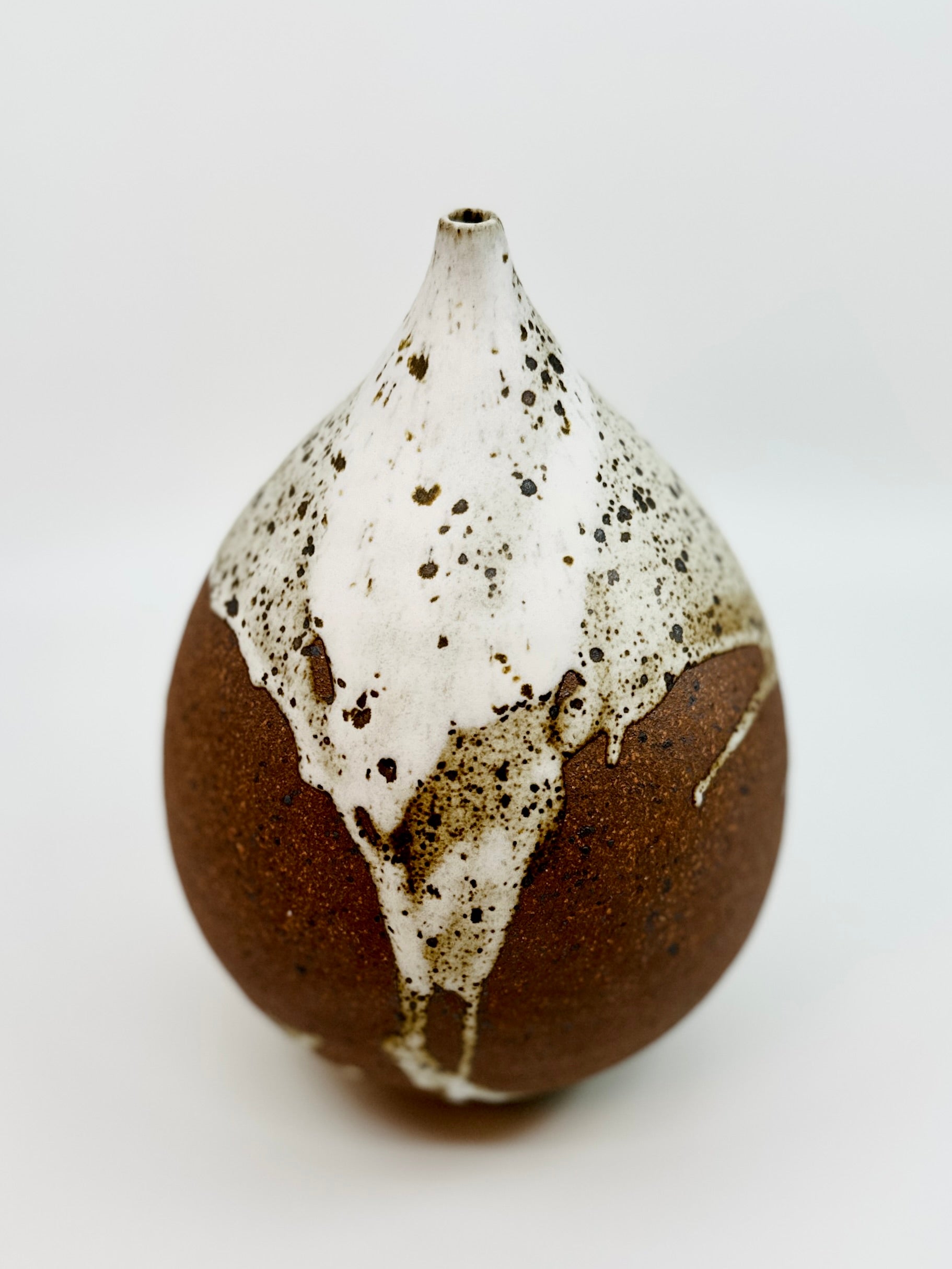White glaze on dark clay no. 39