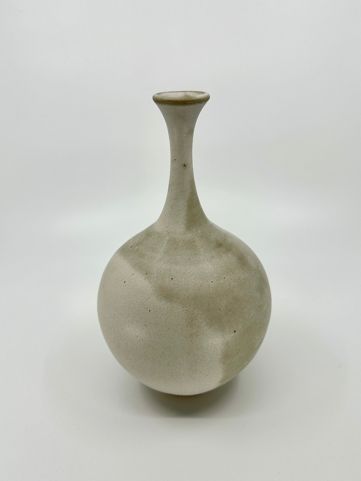 Gray/beige bottleneck no. 27