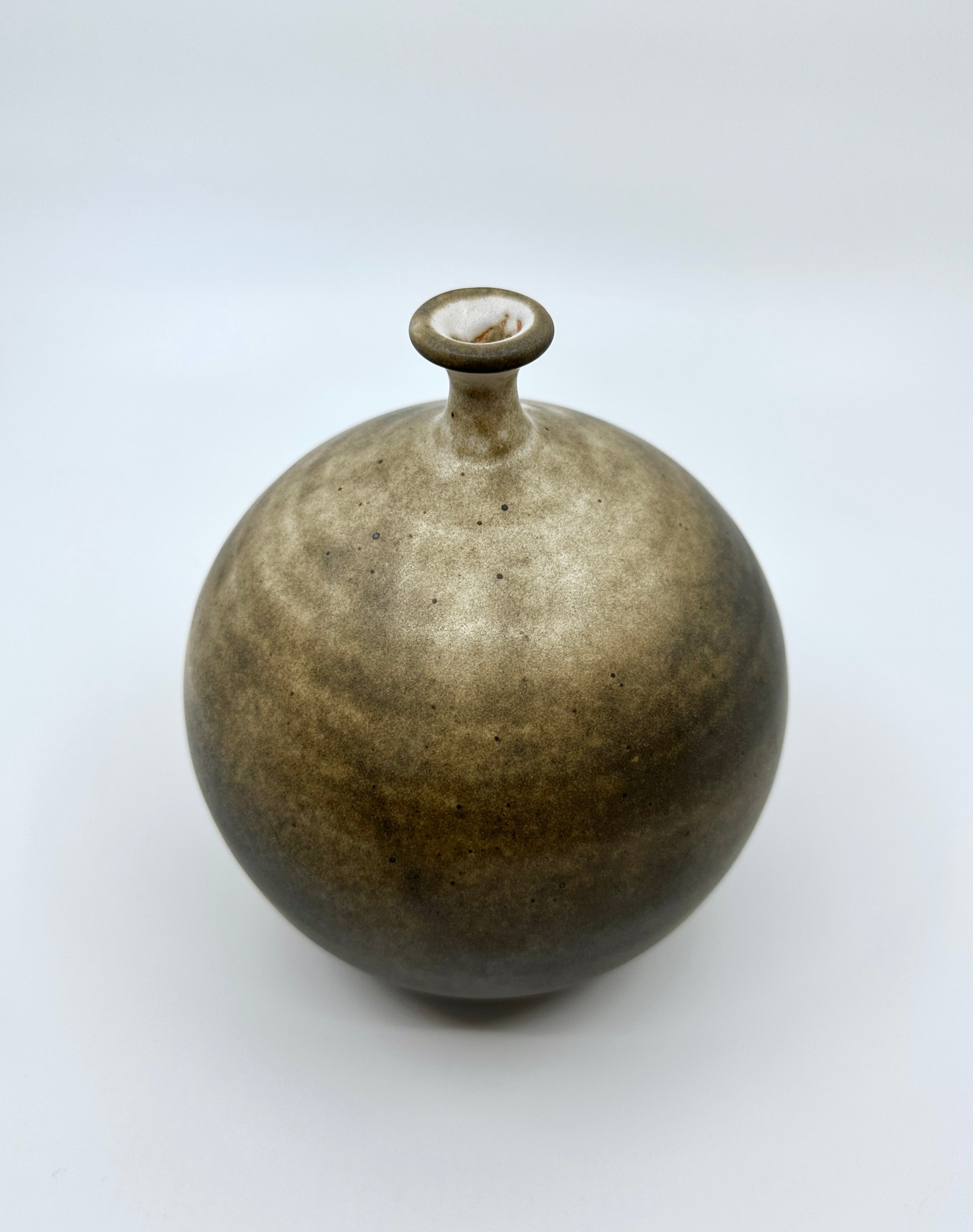 Gray/brown little neck vessel no. 33