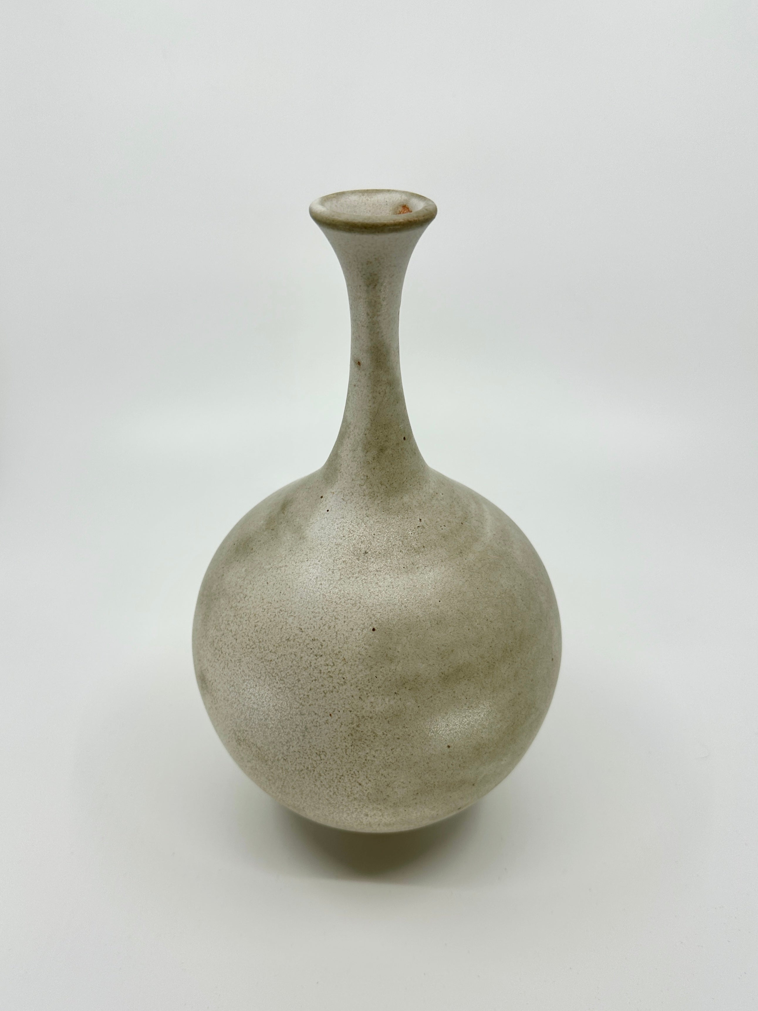 Gray/beige bottleneck no. 27