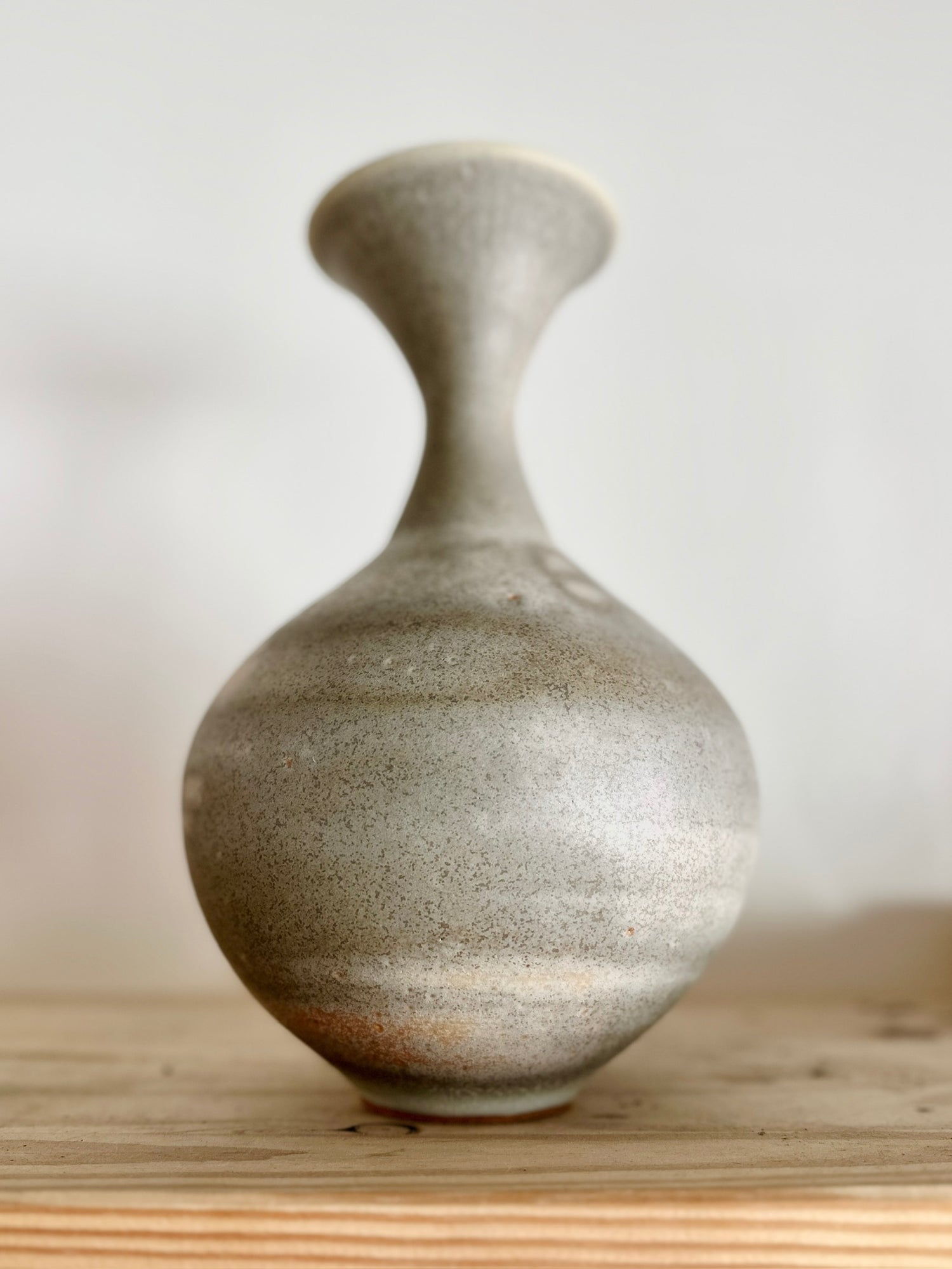 Gray/beige flared bottleneck no. 30