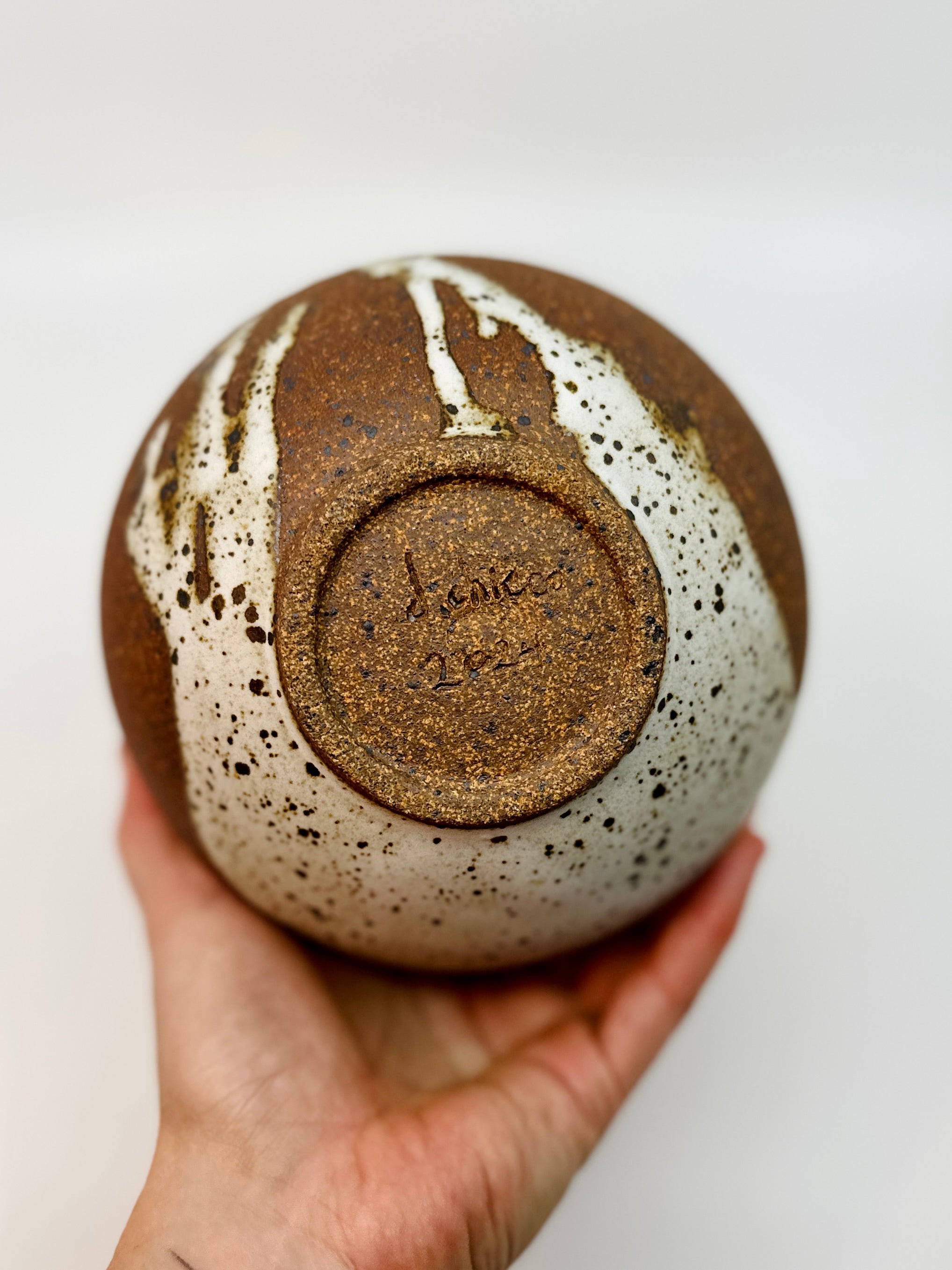 White glaze on dark clay no. 39