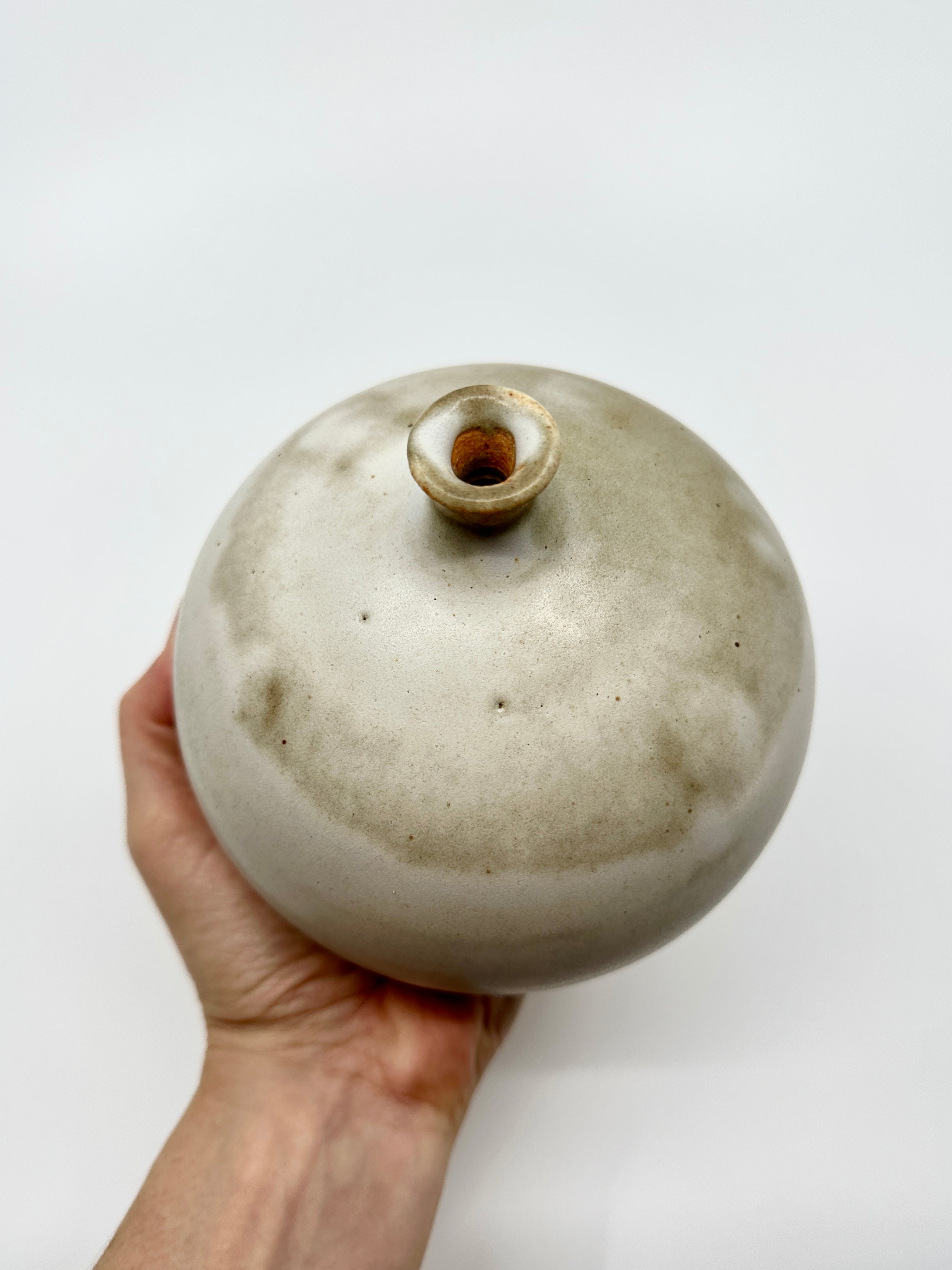 Gray/tan weed pot no. 29