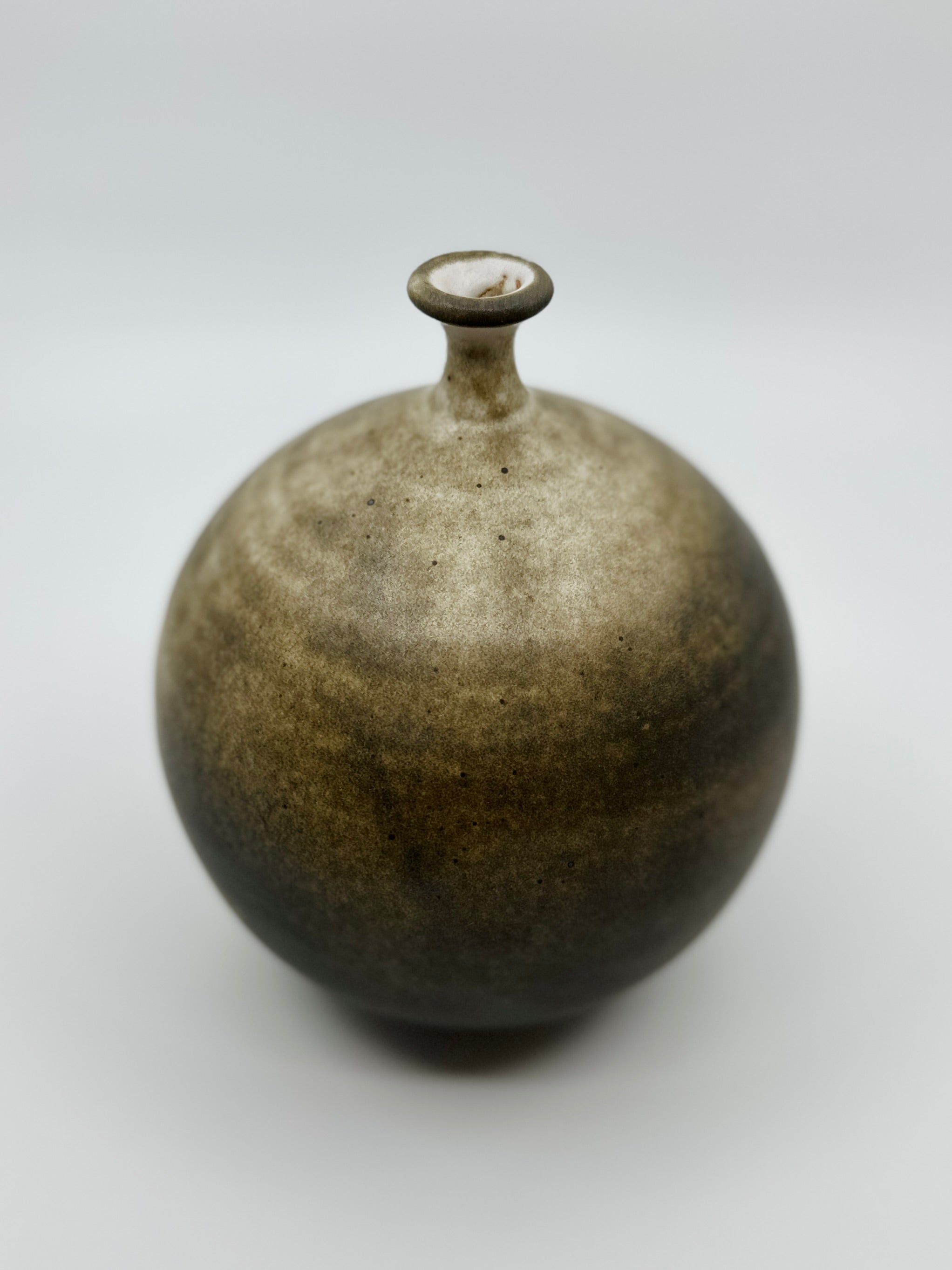 Gray/brown little neck vessel no. 33